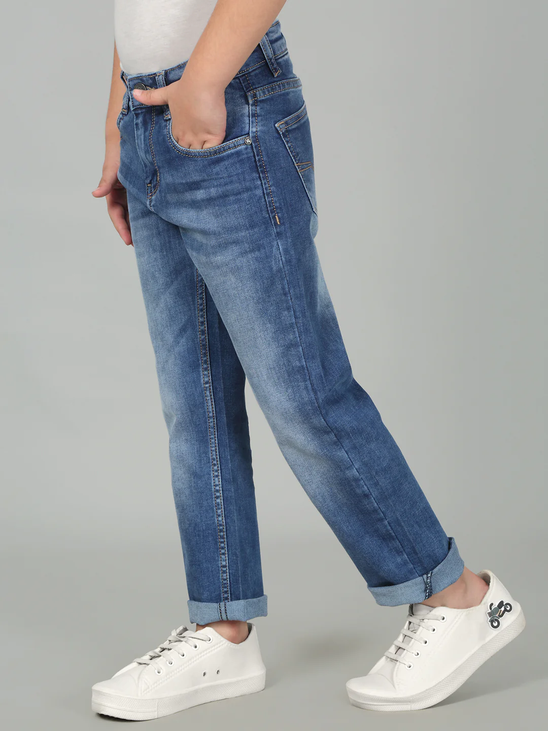 Blue Solid Cotton Denim Flat Front Mid Rise Full Length Regular Fit Casual Jeans For Boys - Image 2