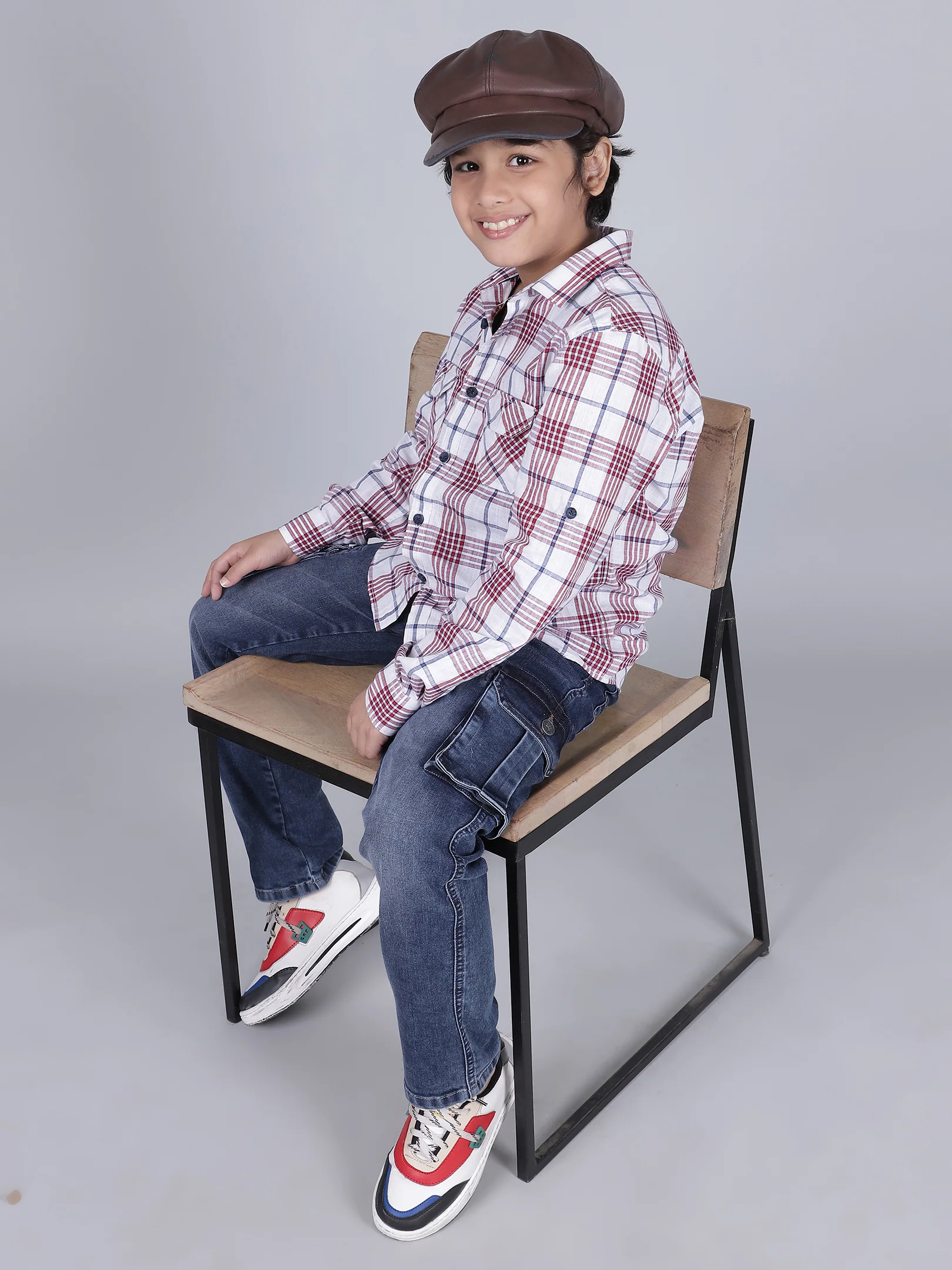 Boys Checkered White Full Sleeves Spread Collar Casual Shirt - Image 8