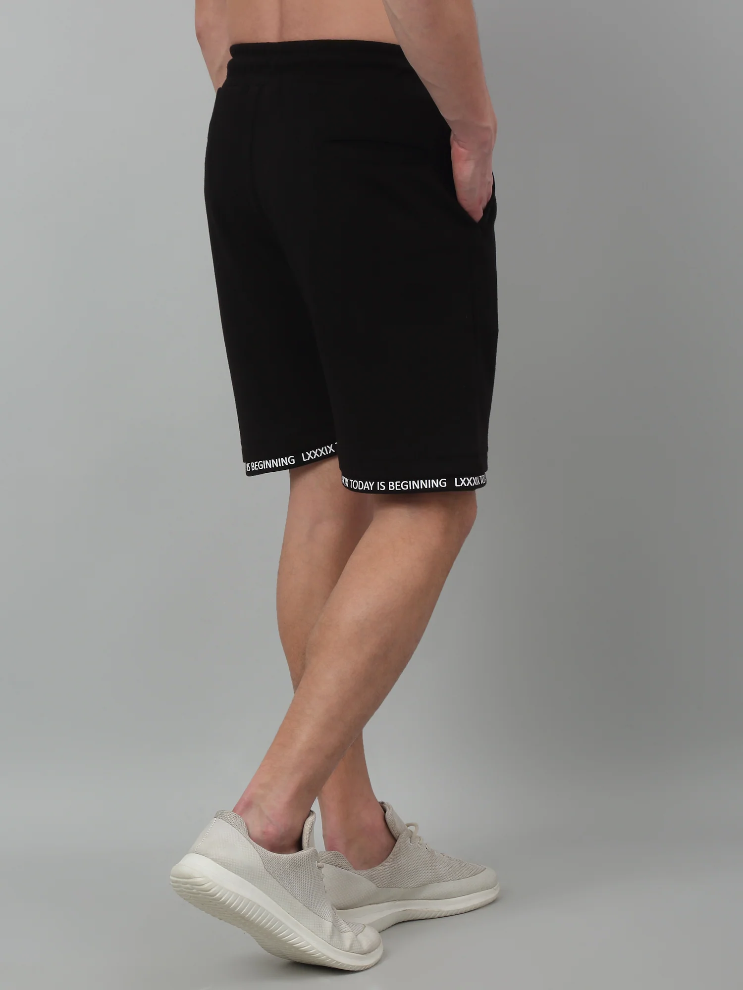Black Solid Above Knee Drawstring Bermuda For Men - Image 4