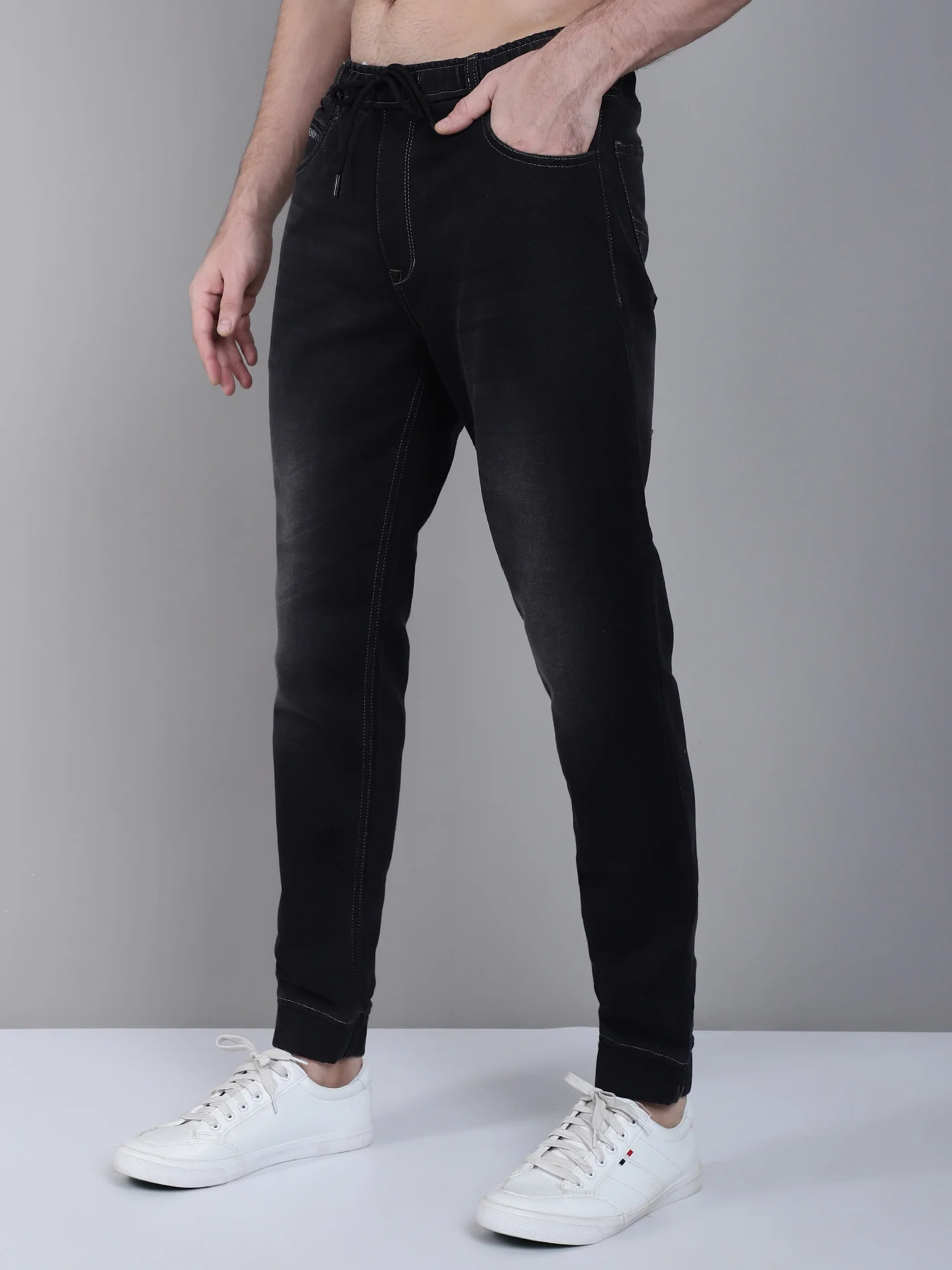 Black Solid Cotton Blend Mid Rise Full Length Regular Fit Casual Jogger For Men - Image 3
