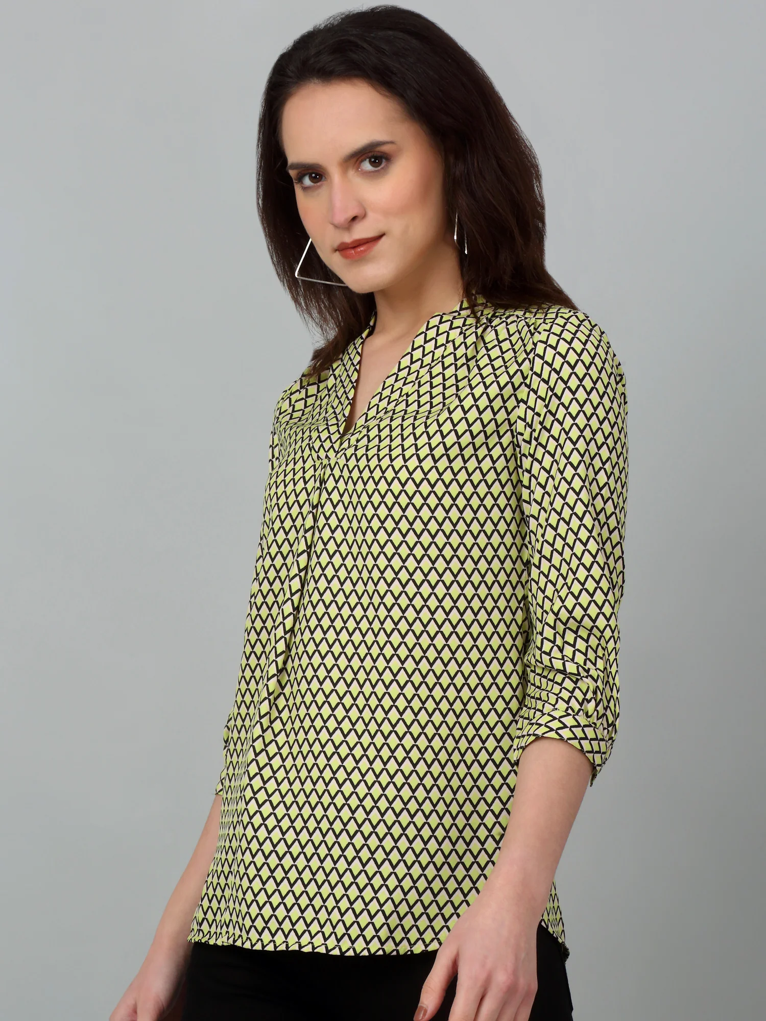 Women's Casual  Green Geometric Print V neck Top - Image 3