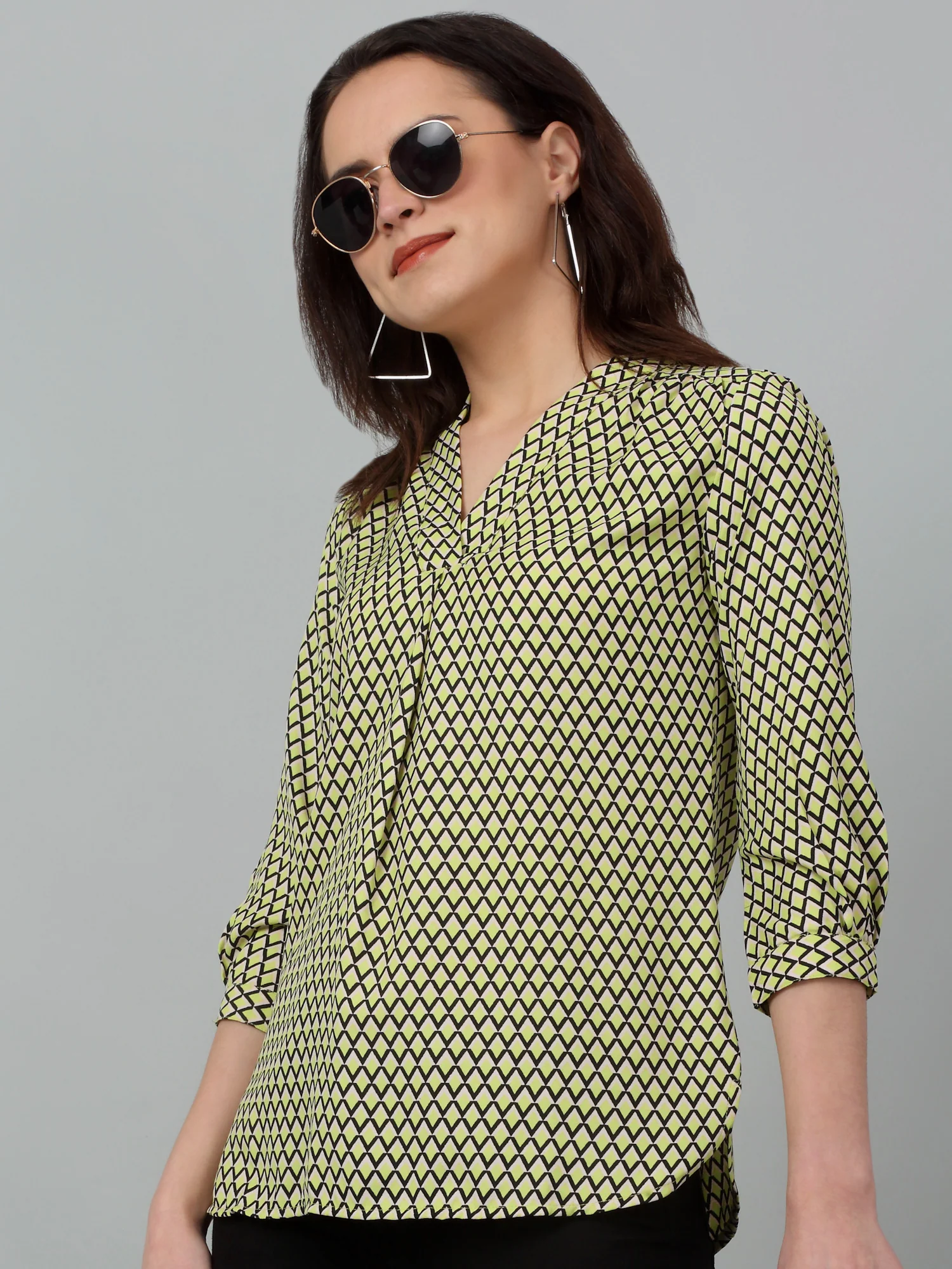 Women's Casual  Green Geometric Print V neck Top - Image 6