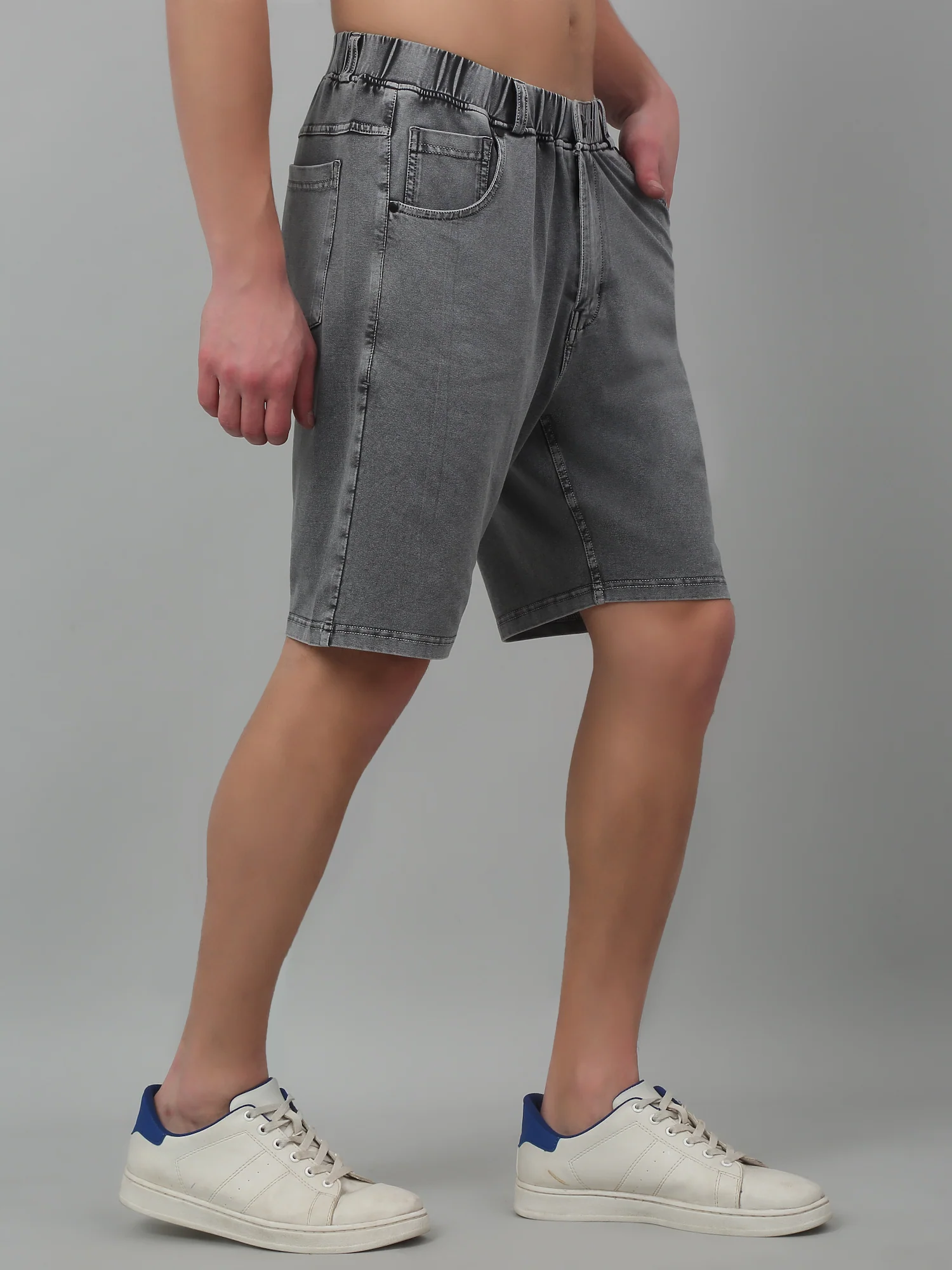 Grey Solid Above Knee Bermuda For Men - Image 2