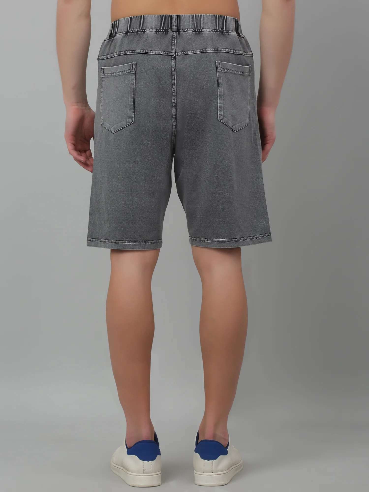 Grey Solid Above Knee Bermuda For Men - Image 4