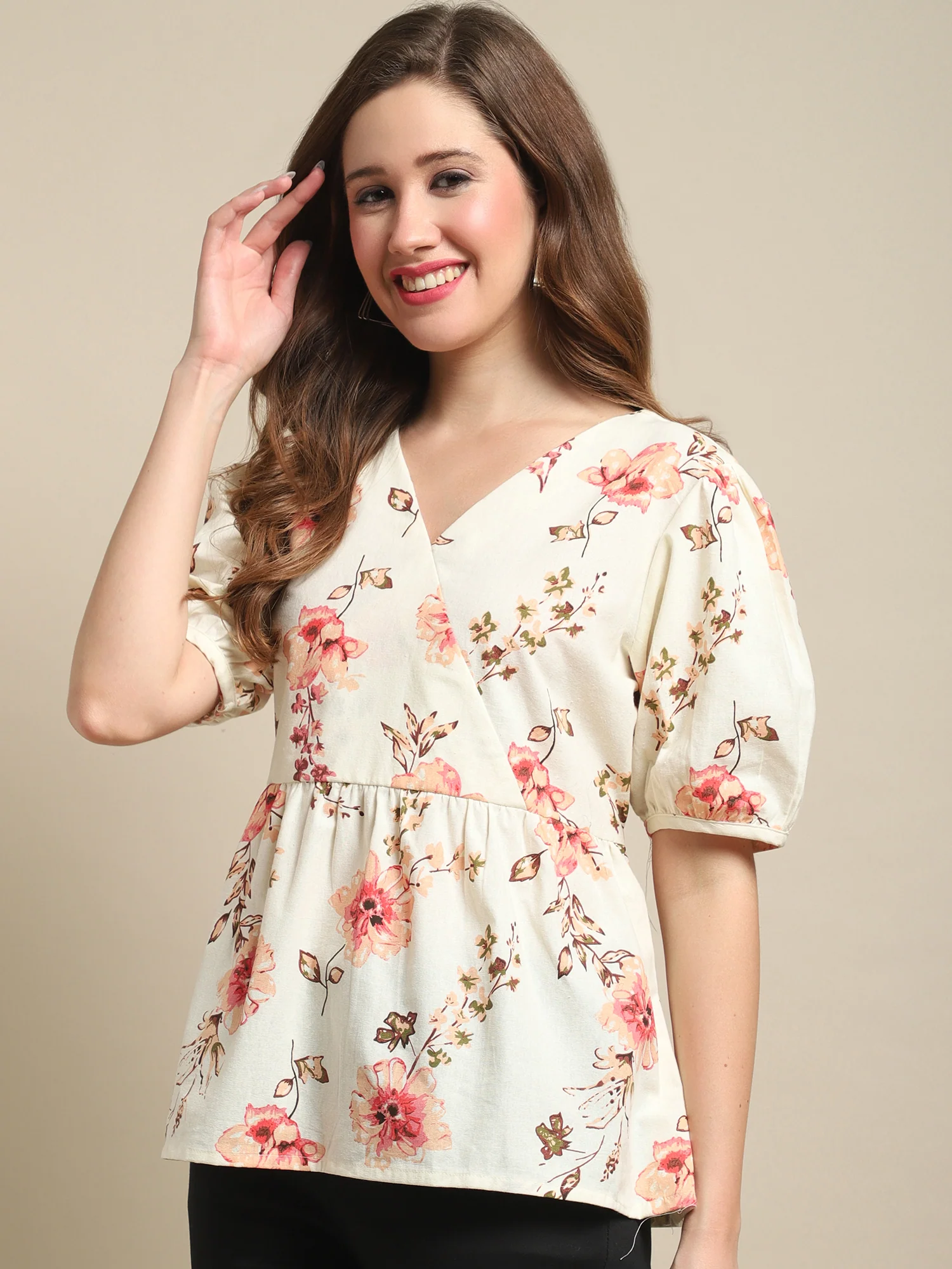 Women's Casual  Offwhite Floral Print V neck Top - Image 3
