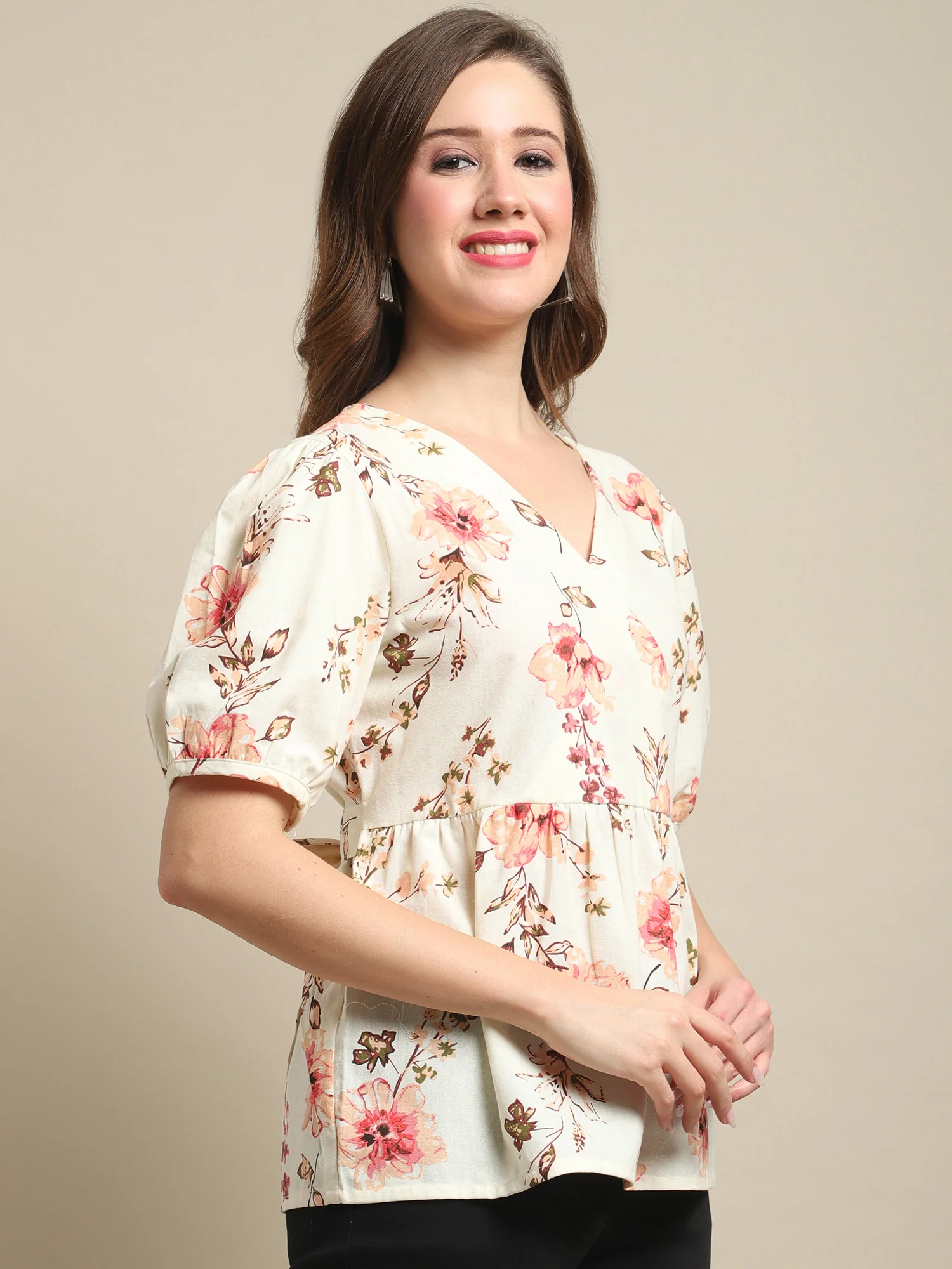 Women's Casual  Offwhite Floral Print V neck Top - Image 4