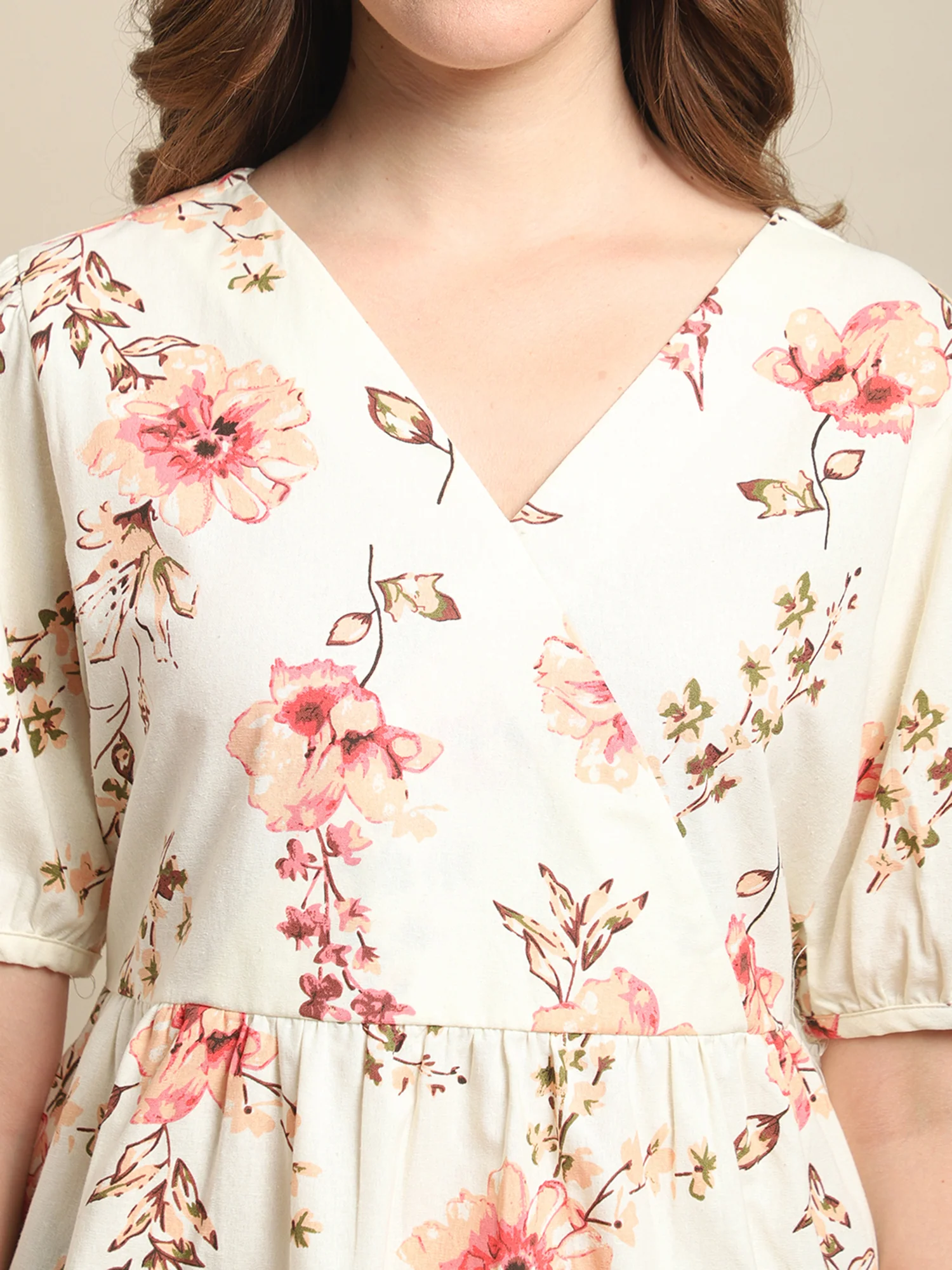 Women's Casual  Offwhite Floral Print V neck Top - Image 6