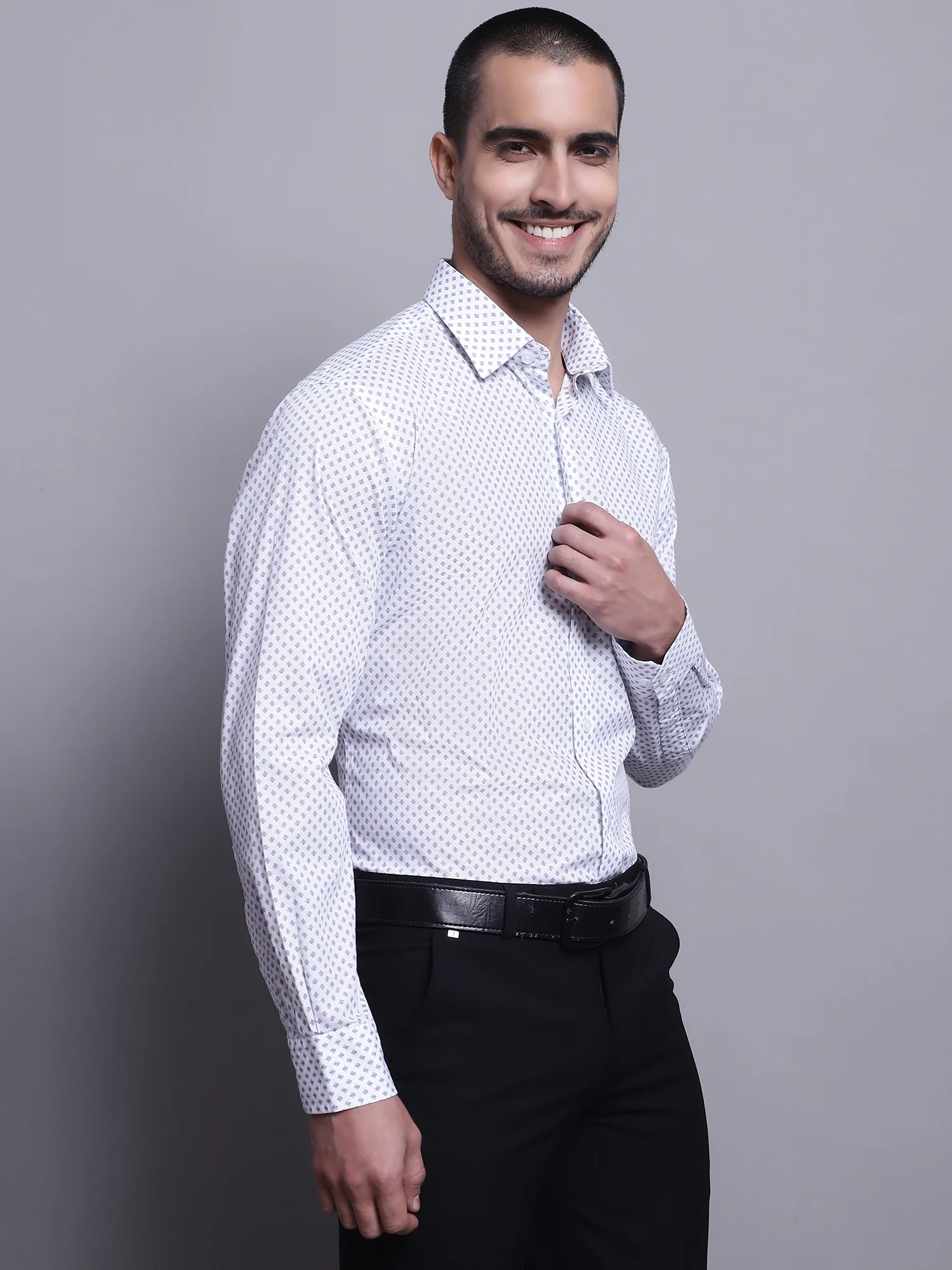 Men's Navy Blue Formal Geometric Ditsy print Full Sleeve Shirt - Image 4