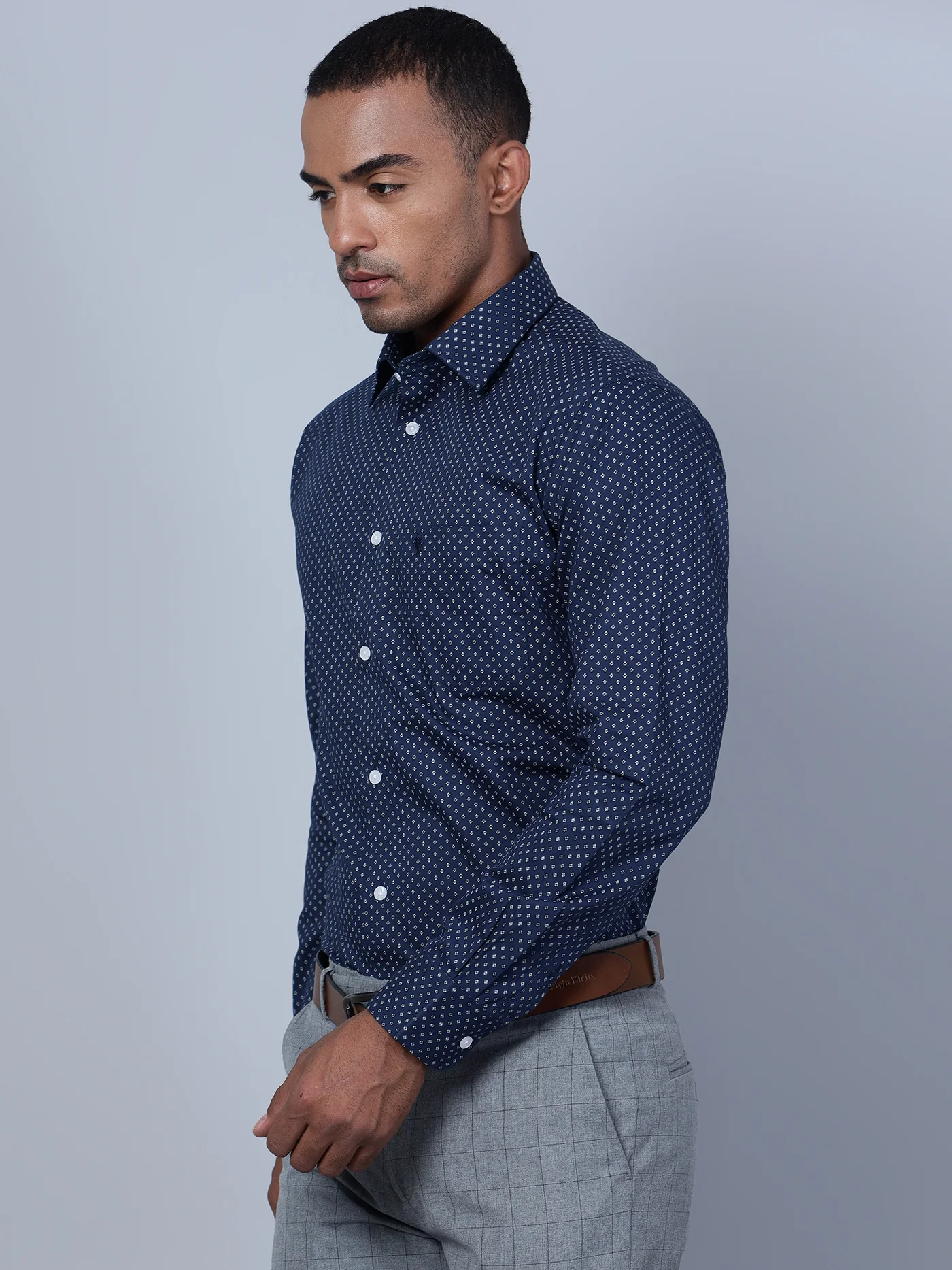 Men's Navy Blue Formal Geometric Ditsy print Full Sleeve Shirt - Image 3