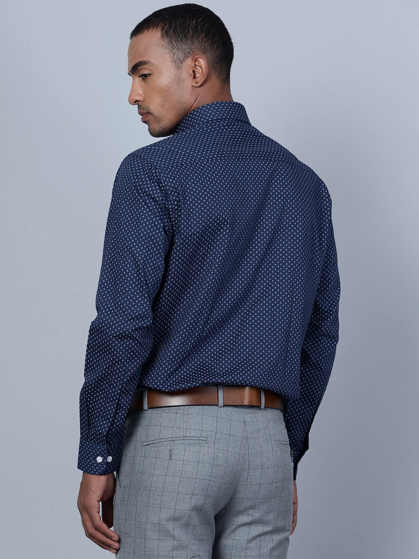 Men's Navy Blue Formal Geometric Ditsy print Full Sleeve Shirt - Image 4