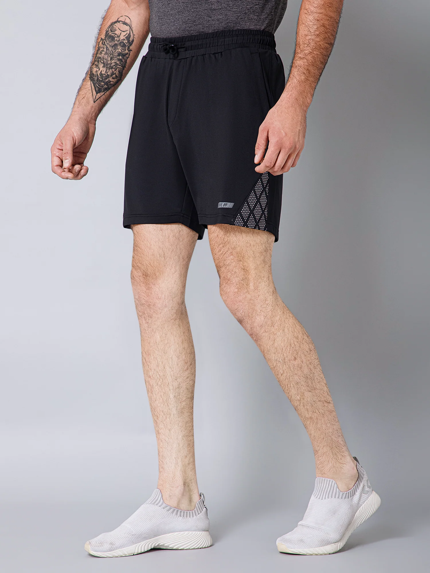 Men Printed Above Knee Regular Fit Active Wear Black Shorts - Image 2