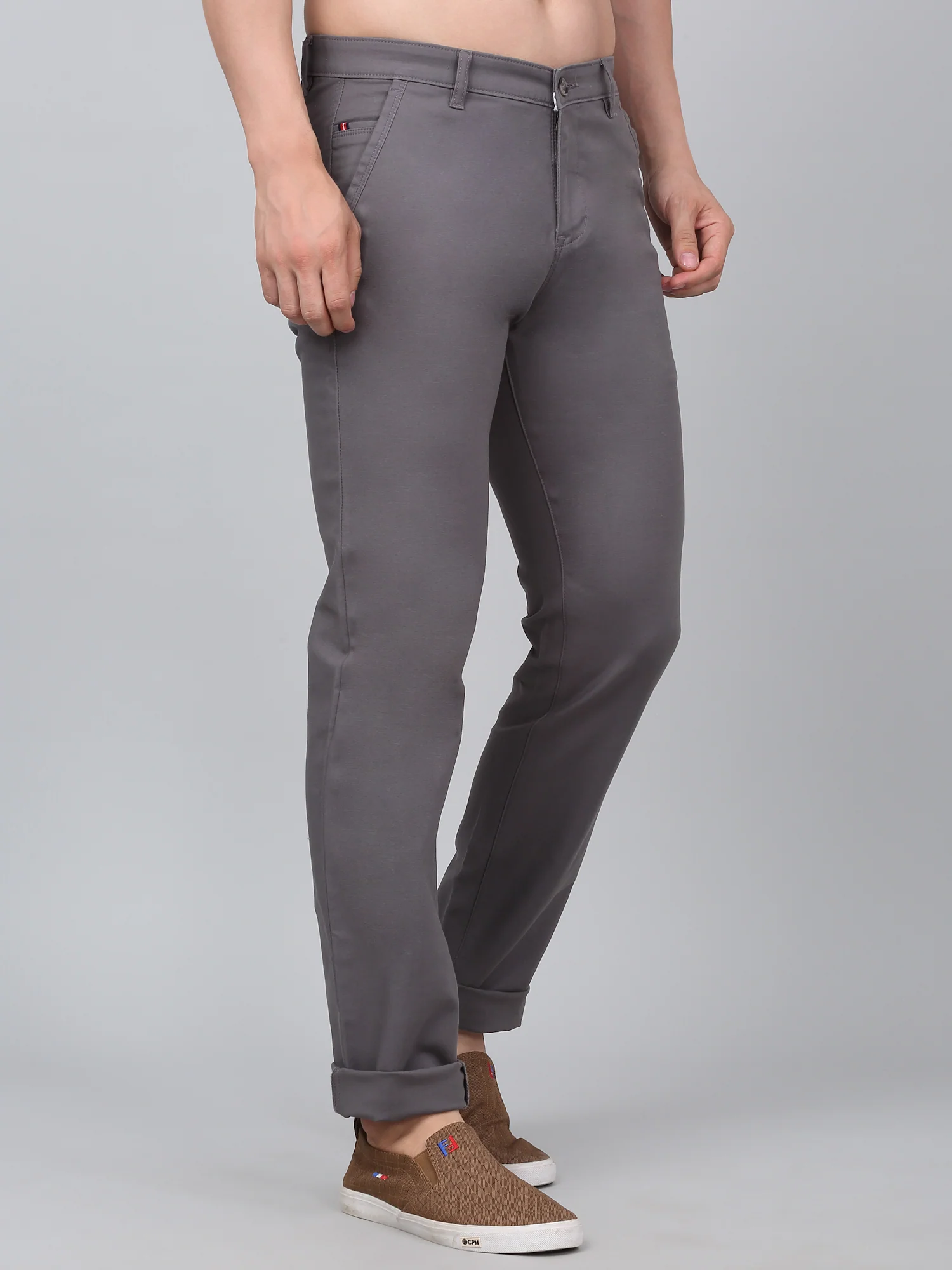 Men's Grey Solid Non-Pleated Stretchable Casual Trouser - Image 3