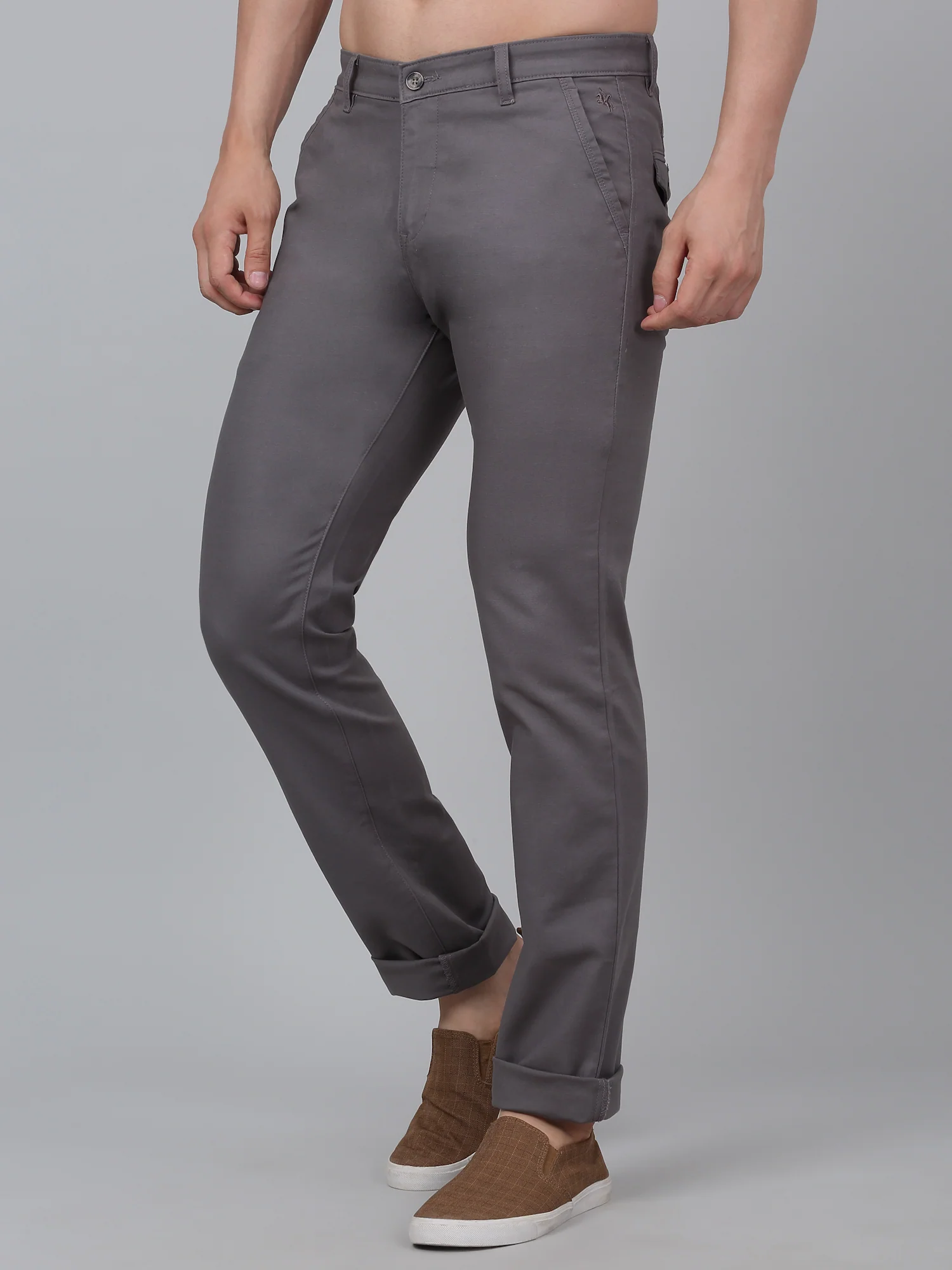 Men's Grey Solid Non-Pleated Stretchable Casual Trouser - Image 4
