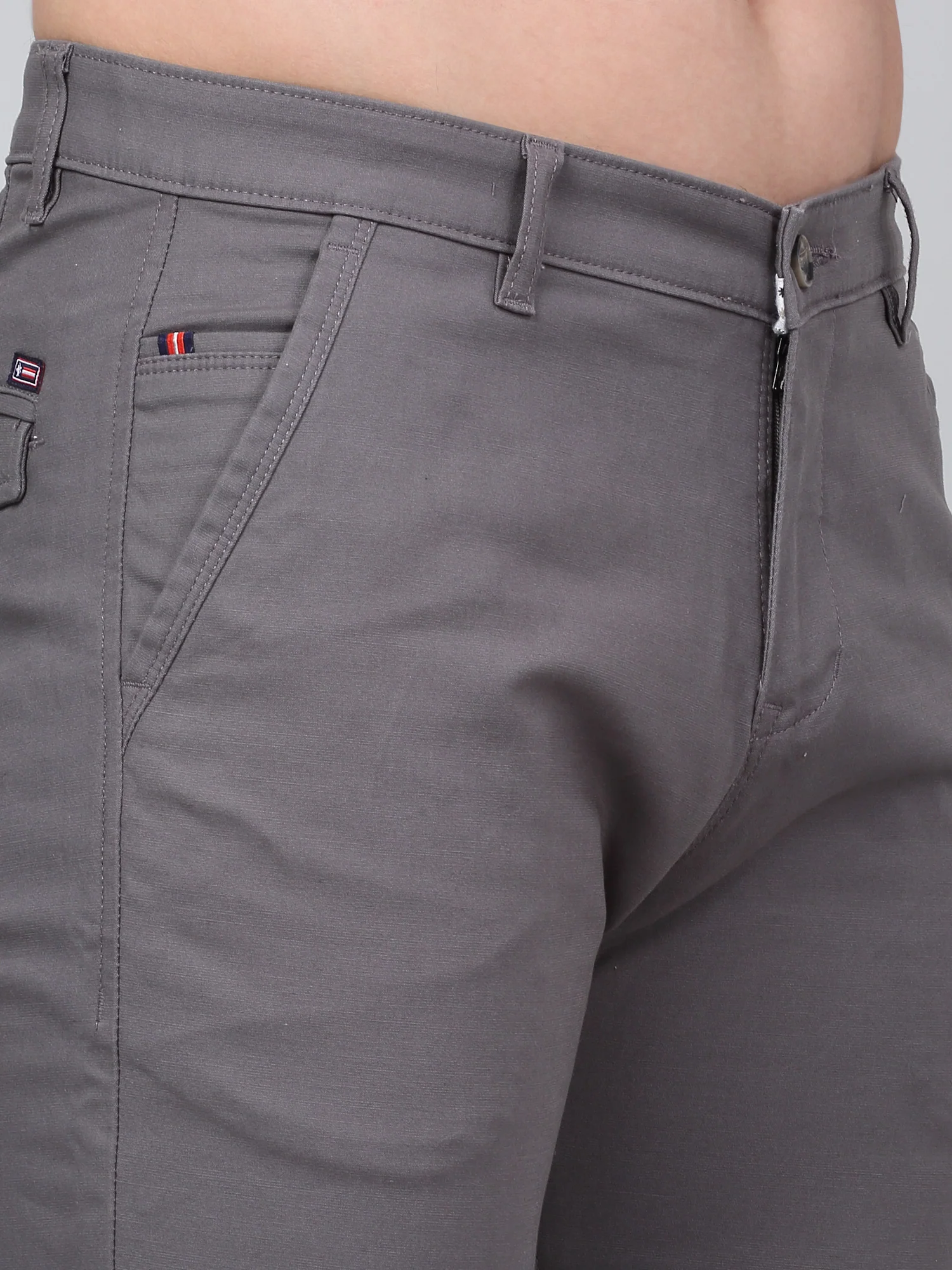 Men's Grey Solid Non-Pleated Stretchable Casual Trouser - Image 5