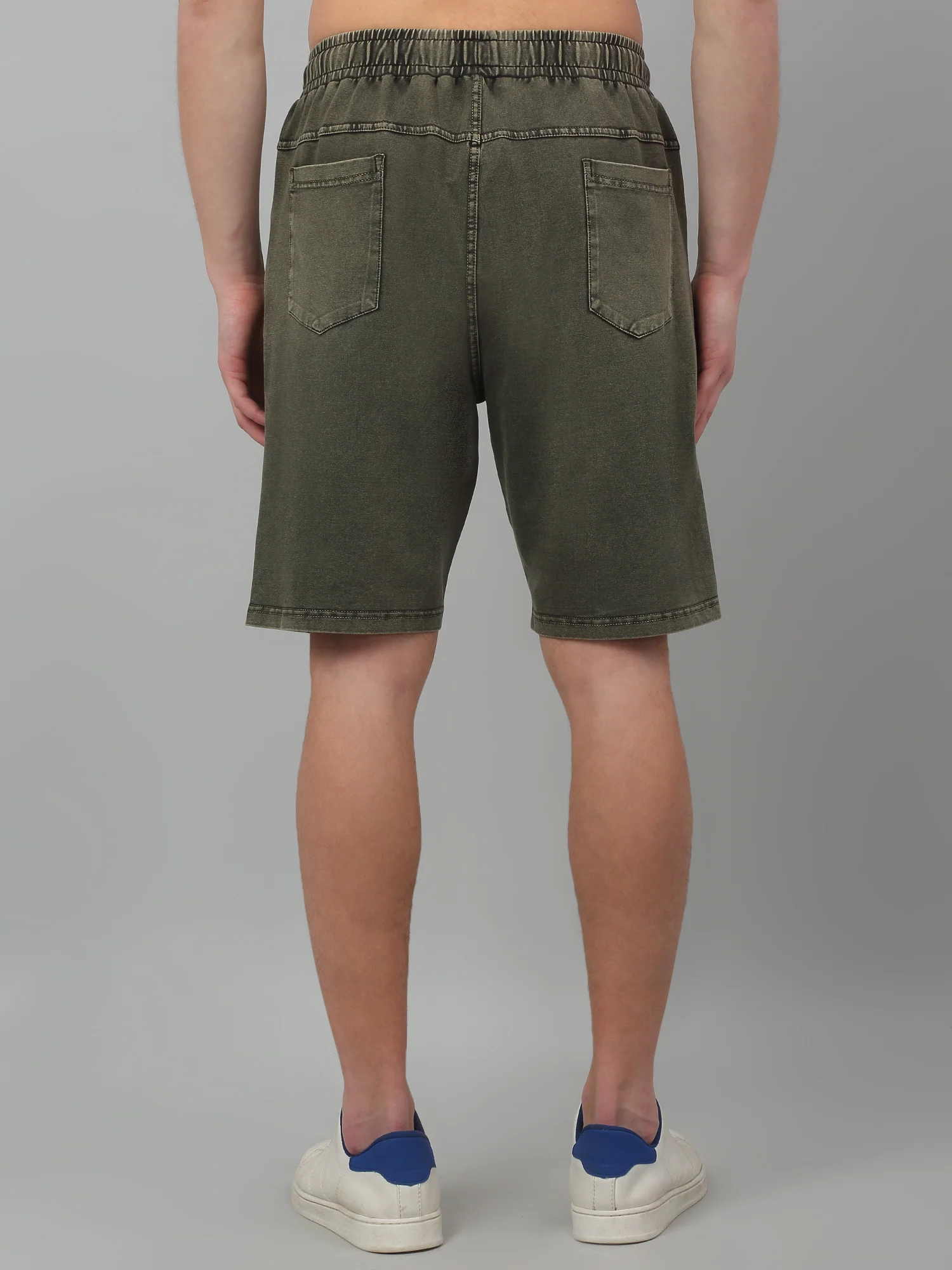 Olive Green Solid Above Knee Bermuda For Men - Image 2