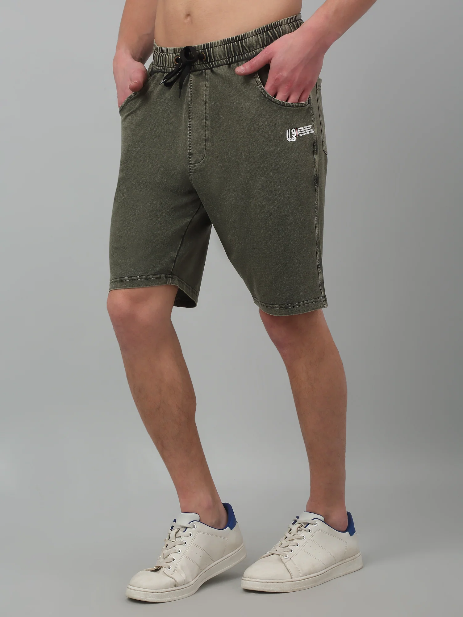 Olive Green Solid Above Knee Bermuda For Men - Image 4