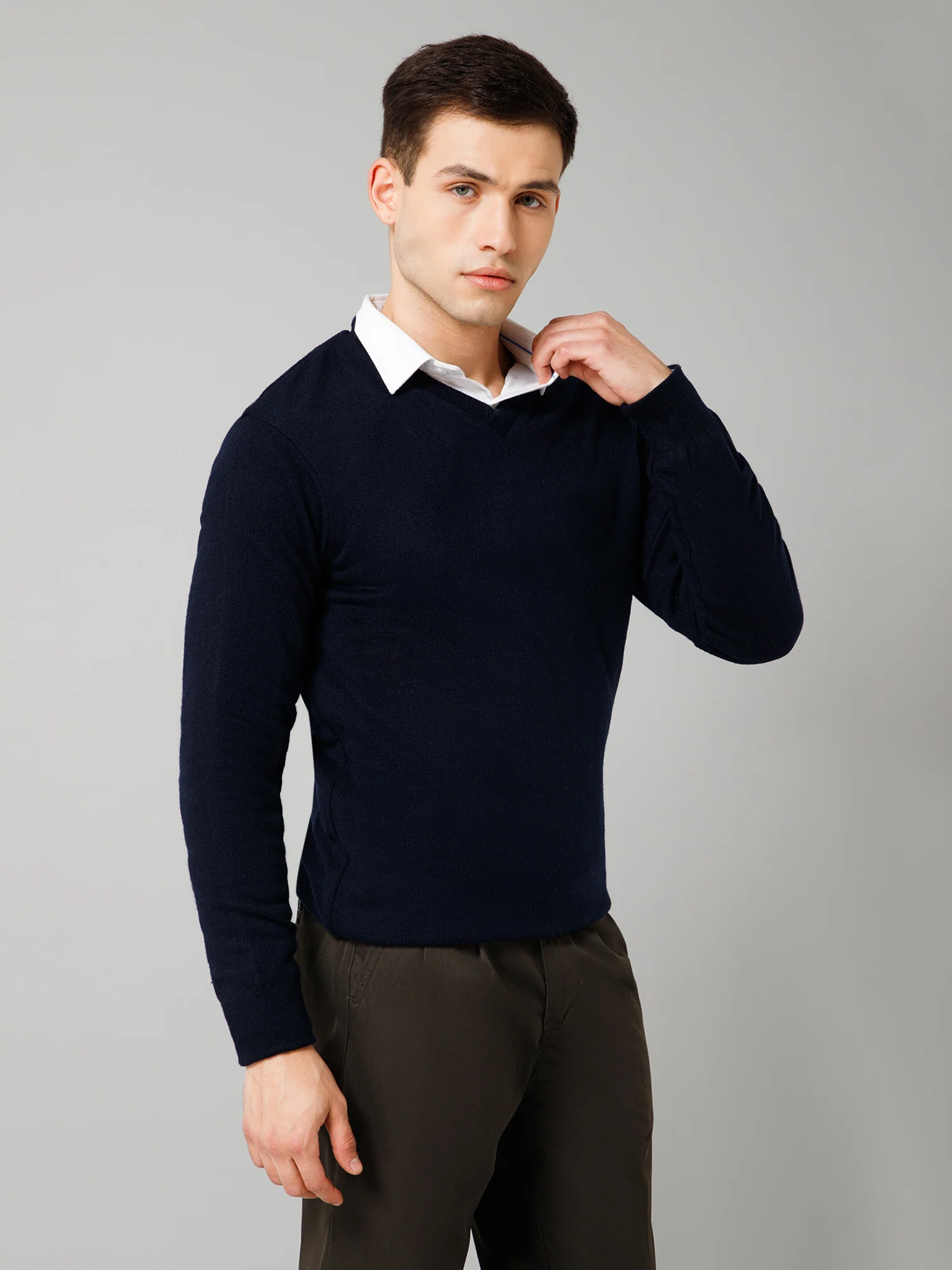 Solid Navy Blue Full Sleeves V Neck Reversible Regular Fit Casual Sweater for Men - Image 3