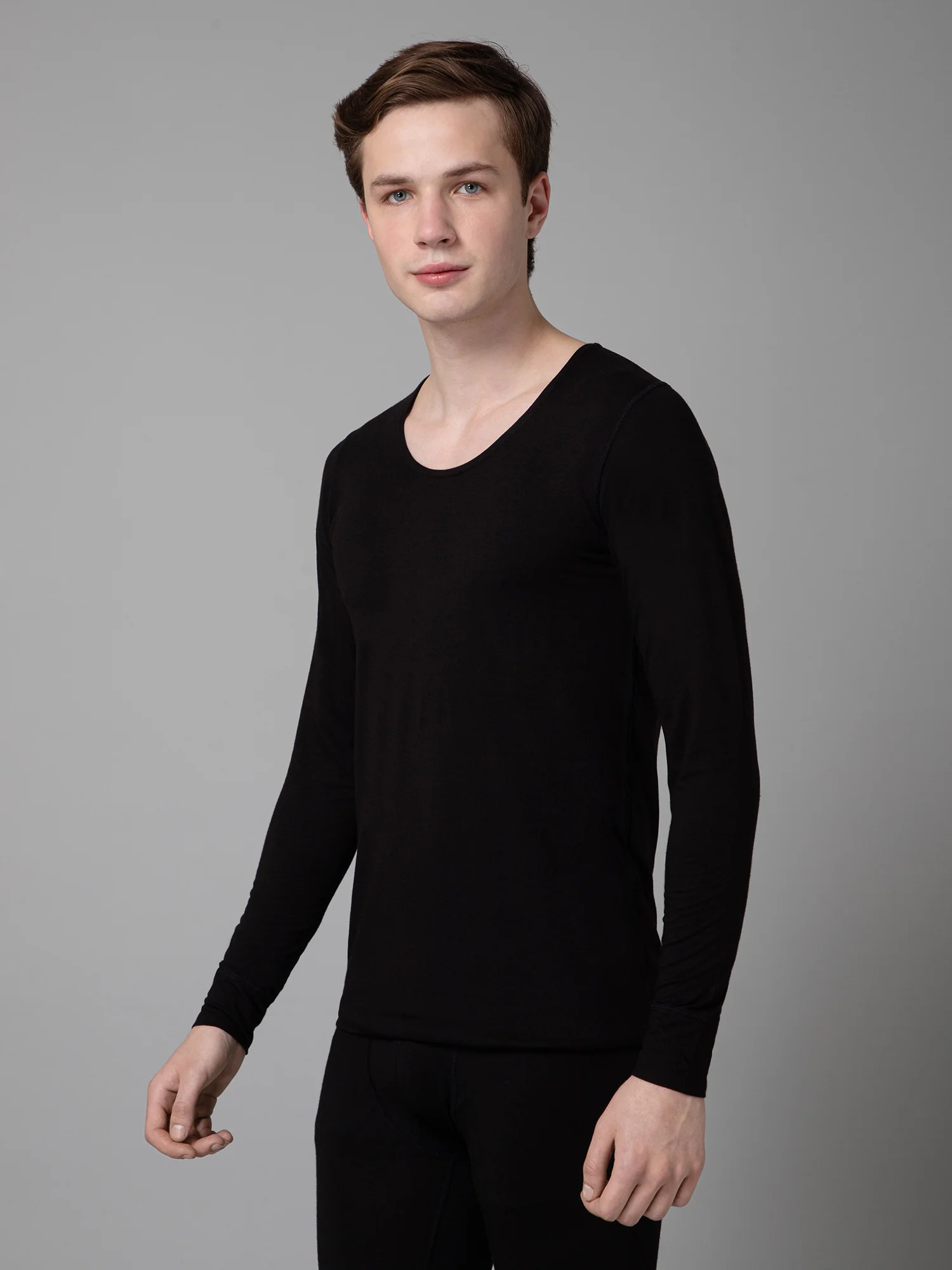Solid Round Neck Full Sleeves Black Thermal Top For Men - Image 2