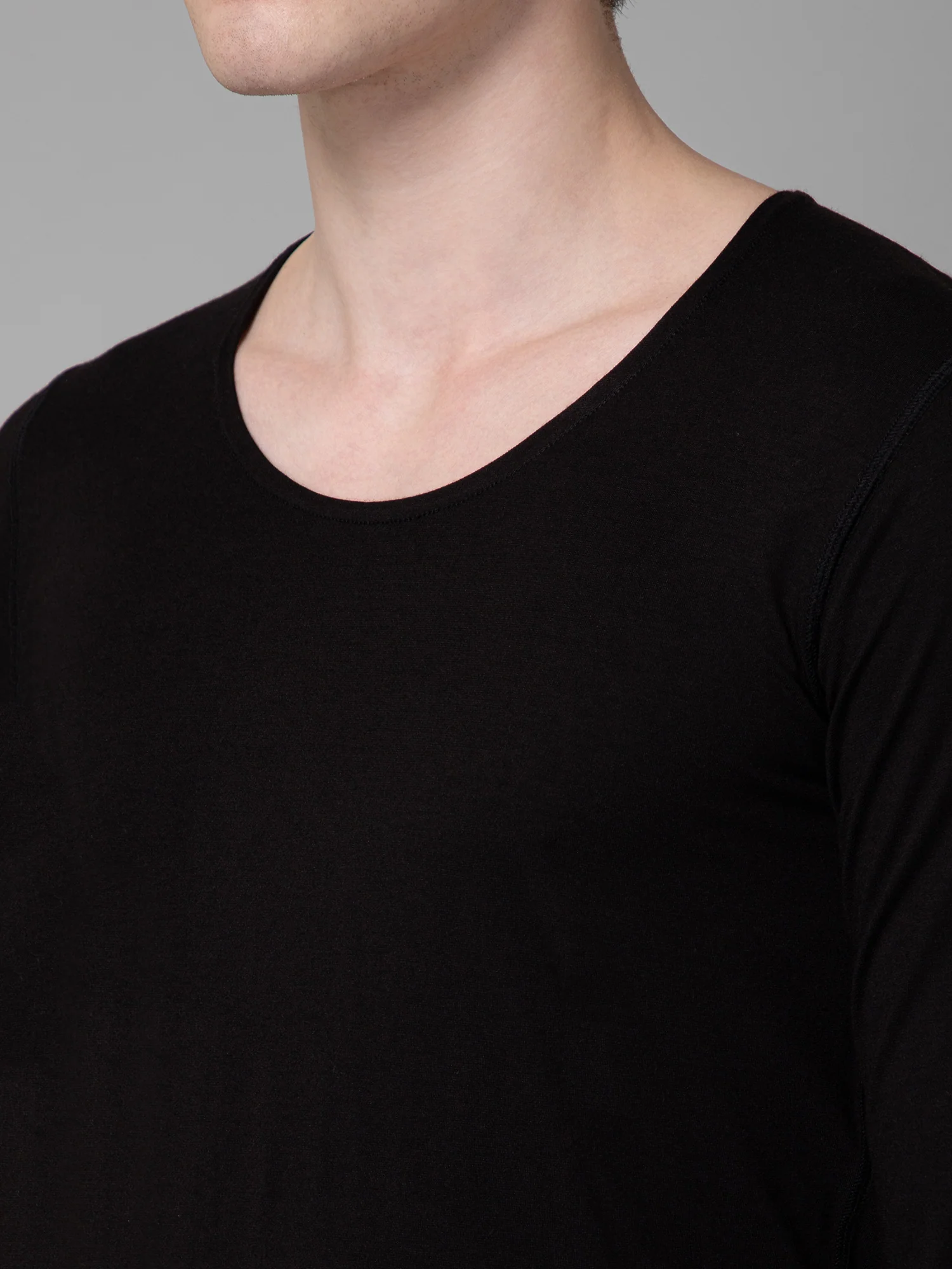 Solid Round Neck Full Sleeves Black Thermal Top For Men - Image 6