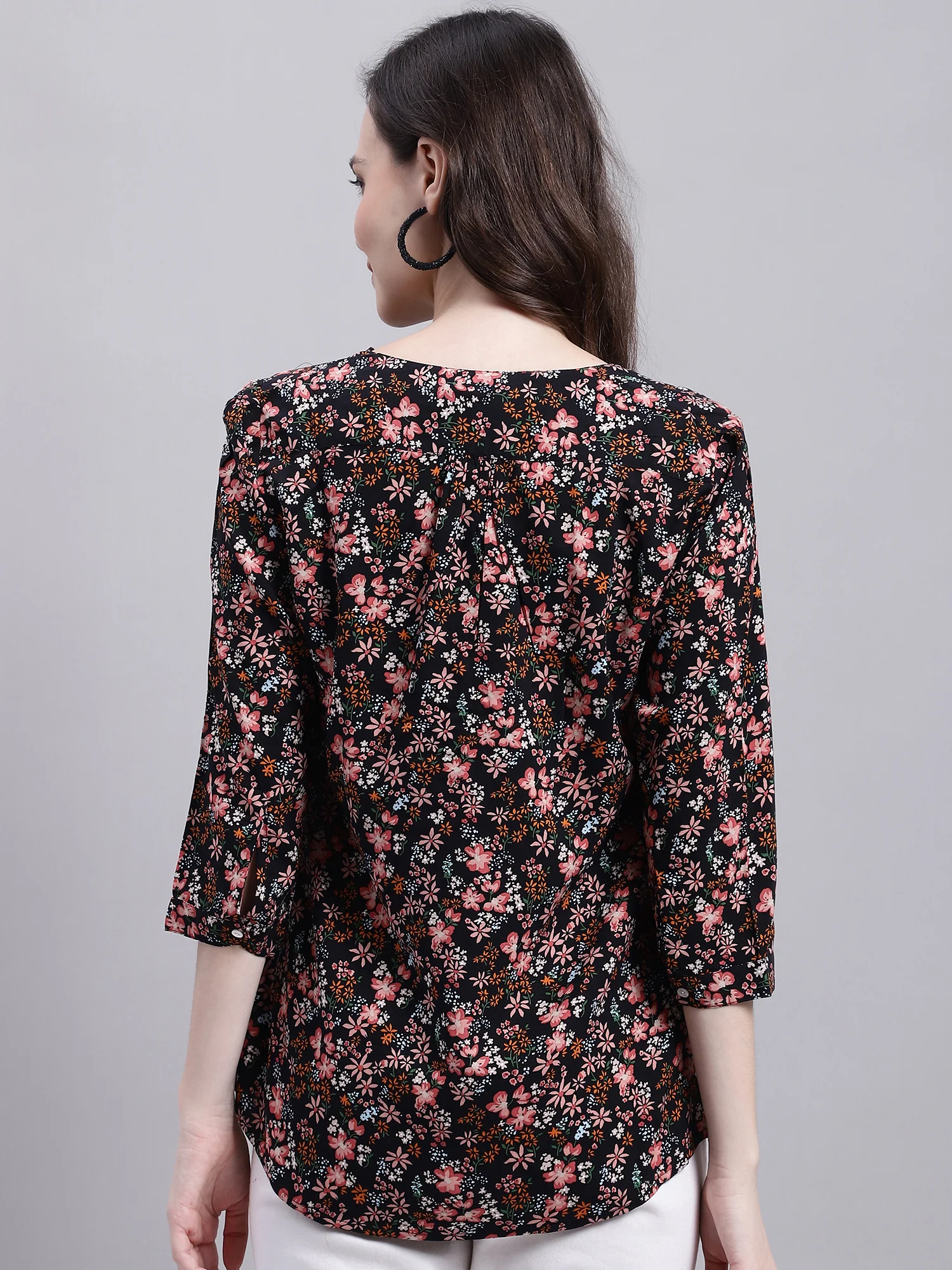 Women's Casual  Black Floral Print V neck Top - Image 2