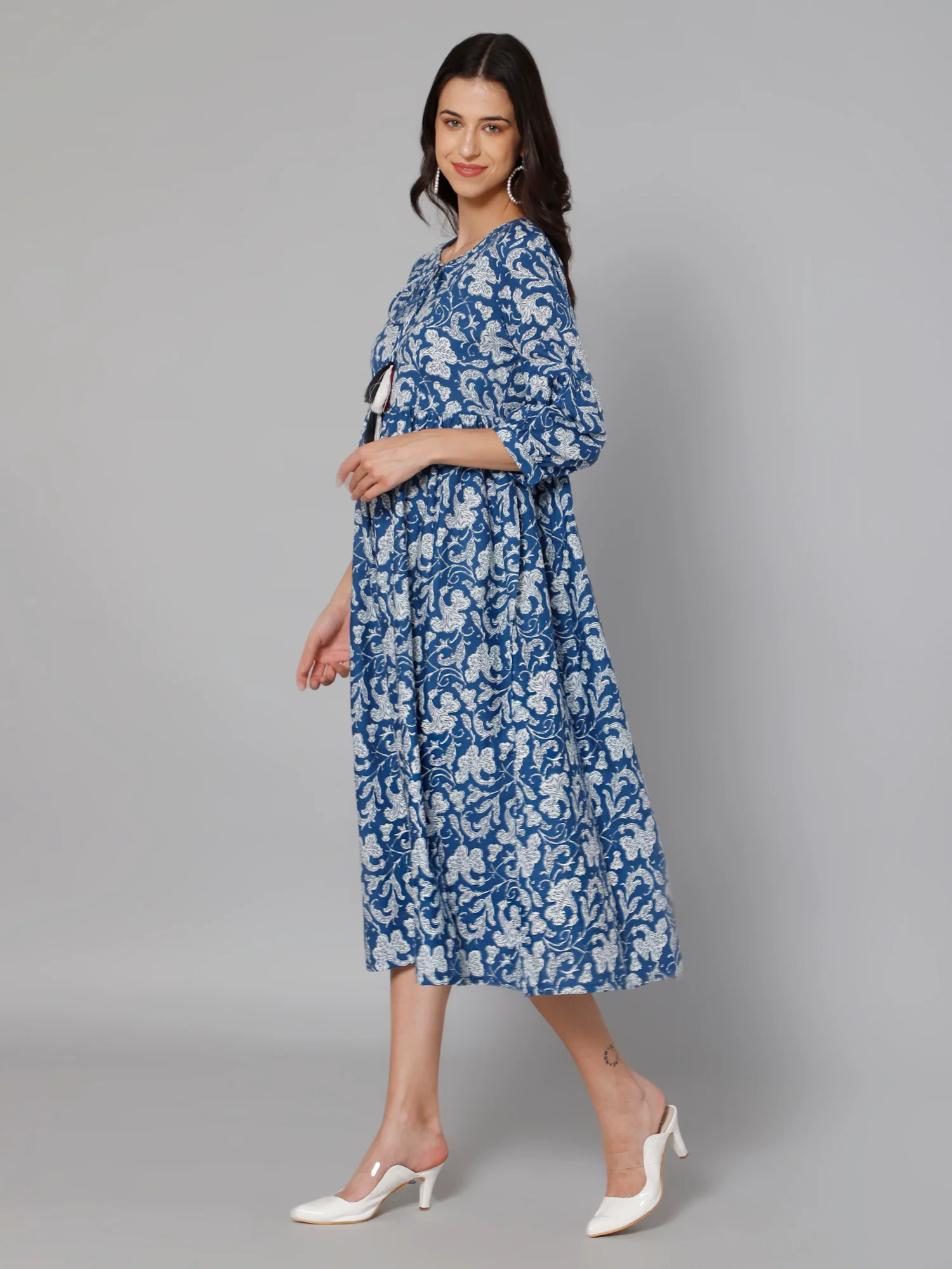Women's Casual Tie up neck Blue Floral Print Fit & Flared Dress - Image 4