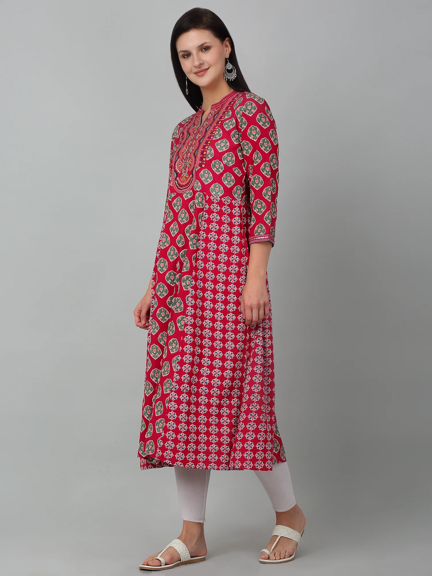 Women Fuchsia Printed V Neck Long Kurti - Image 4