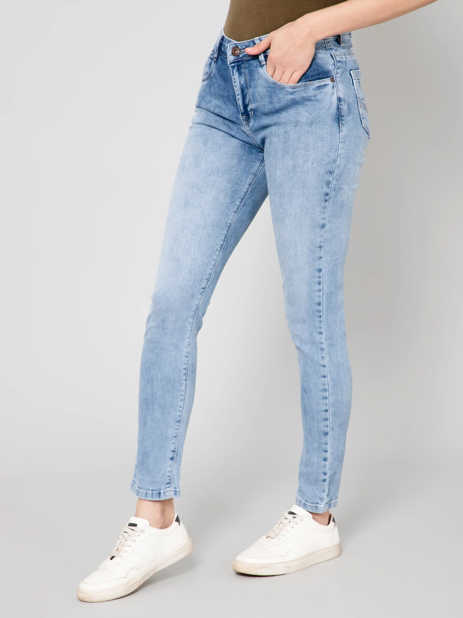 Women's Casual Skinny Fit Light Blue Heavy Fade Mid rise Jeans - Image 3