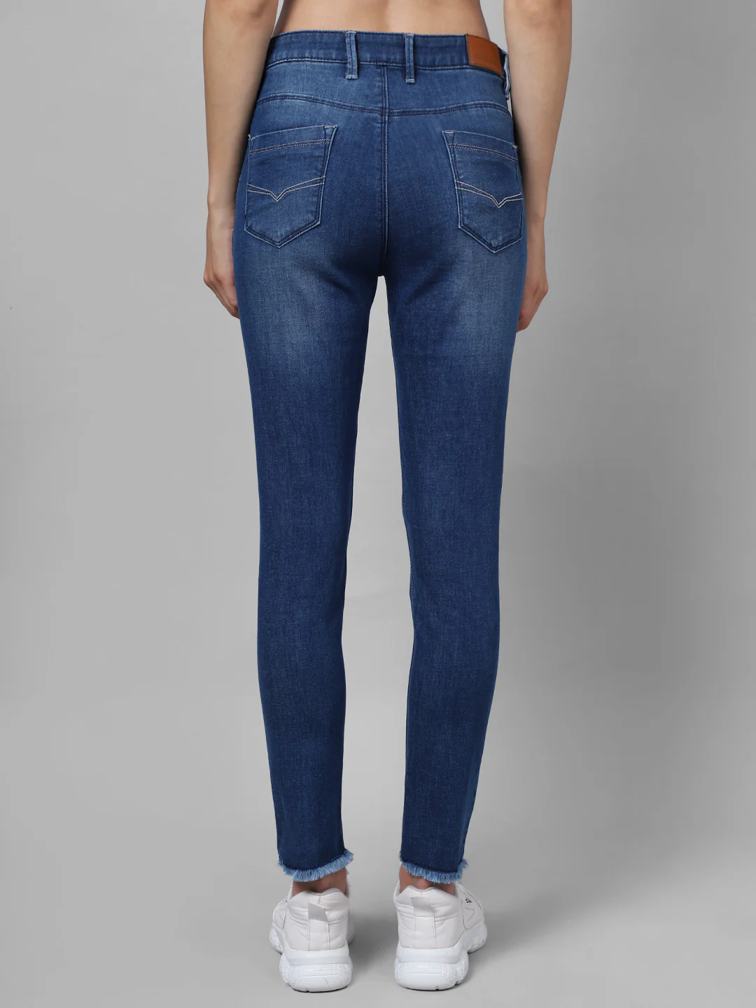 Women's Casual Skinny Fit Mercerised Blue Medium Fade Mid rise Jeans - Image 3