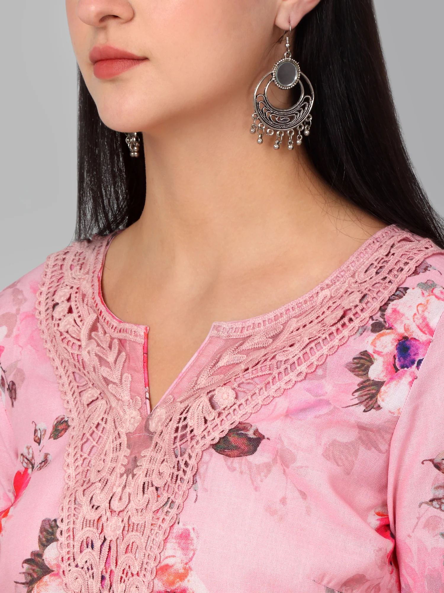 Women Pink Printed V Neck Long Kurti - Image 5