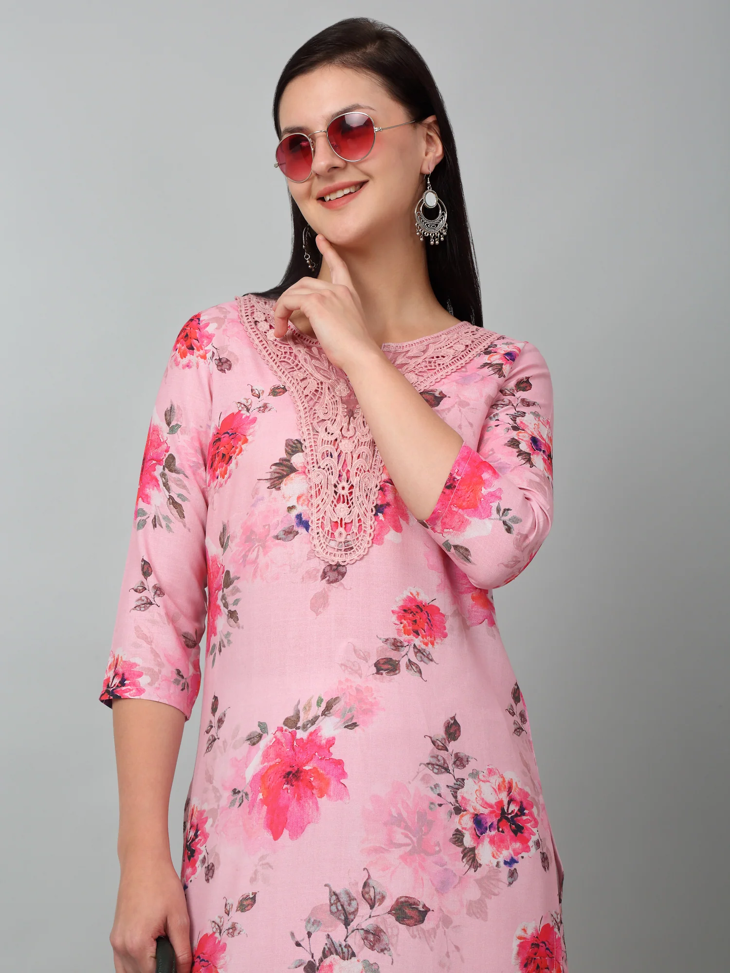 Women Pink Printed V Neck Long Kurti - Image 6