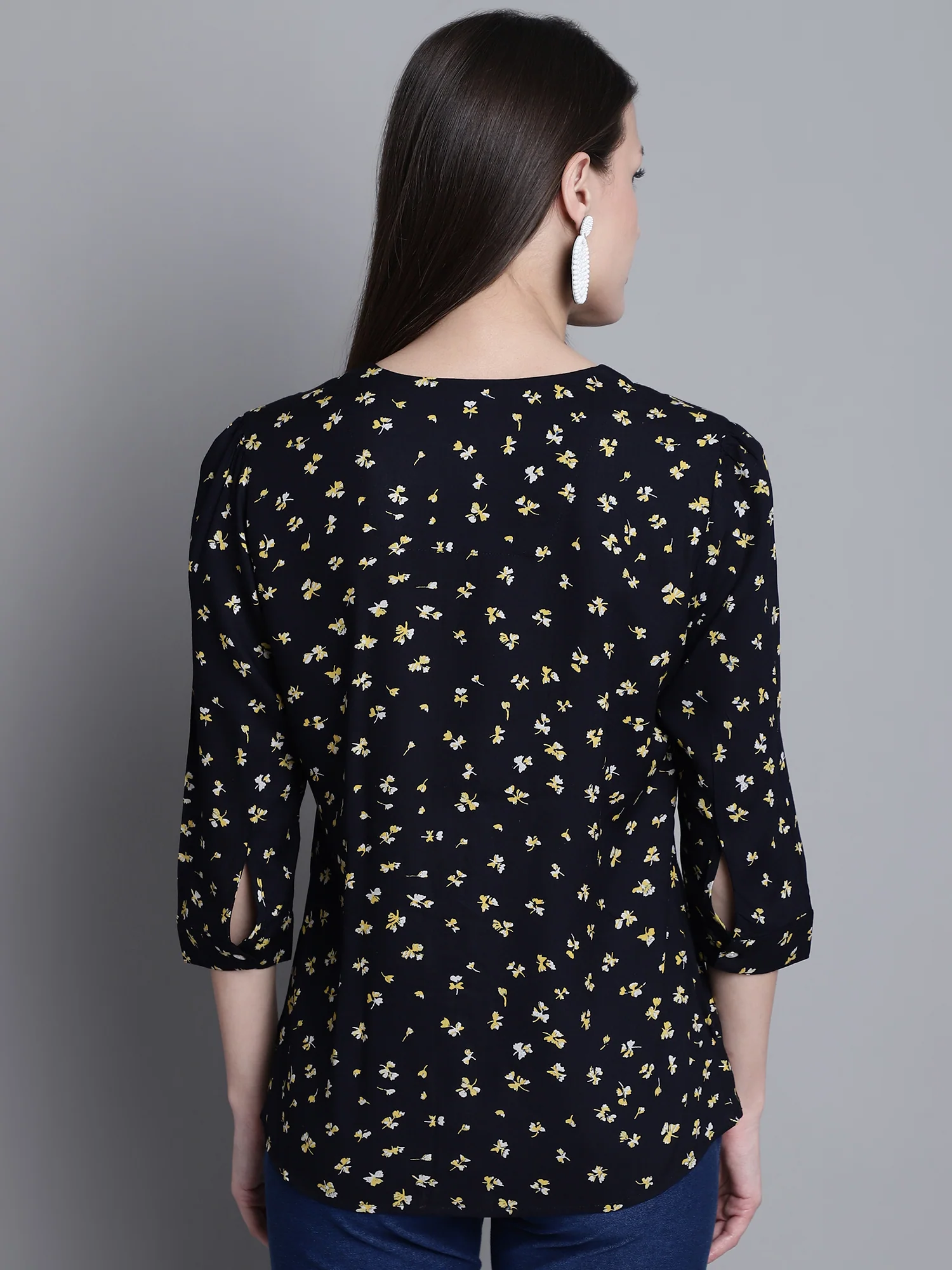Women's Casual  Navy Blue Floral Print V neck Top - Image 2