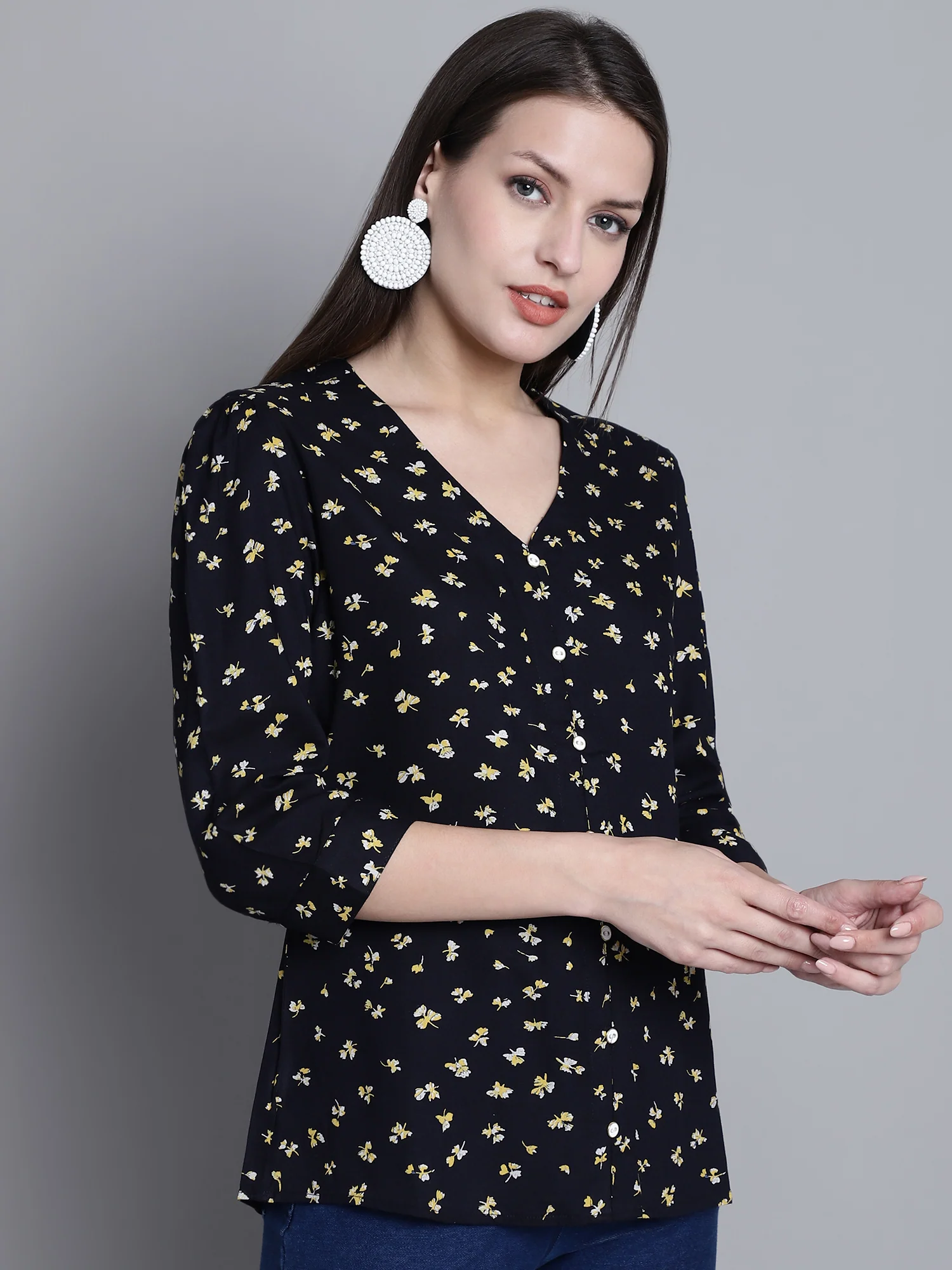 Women's Casual  Navy Blue Floral Print V neck Top - Image 4