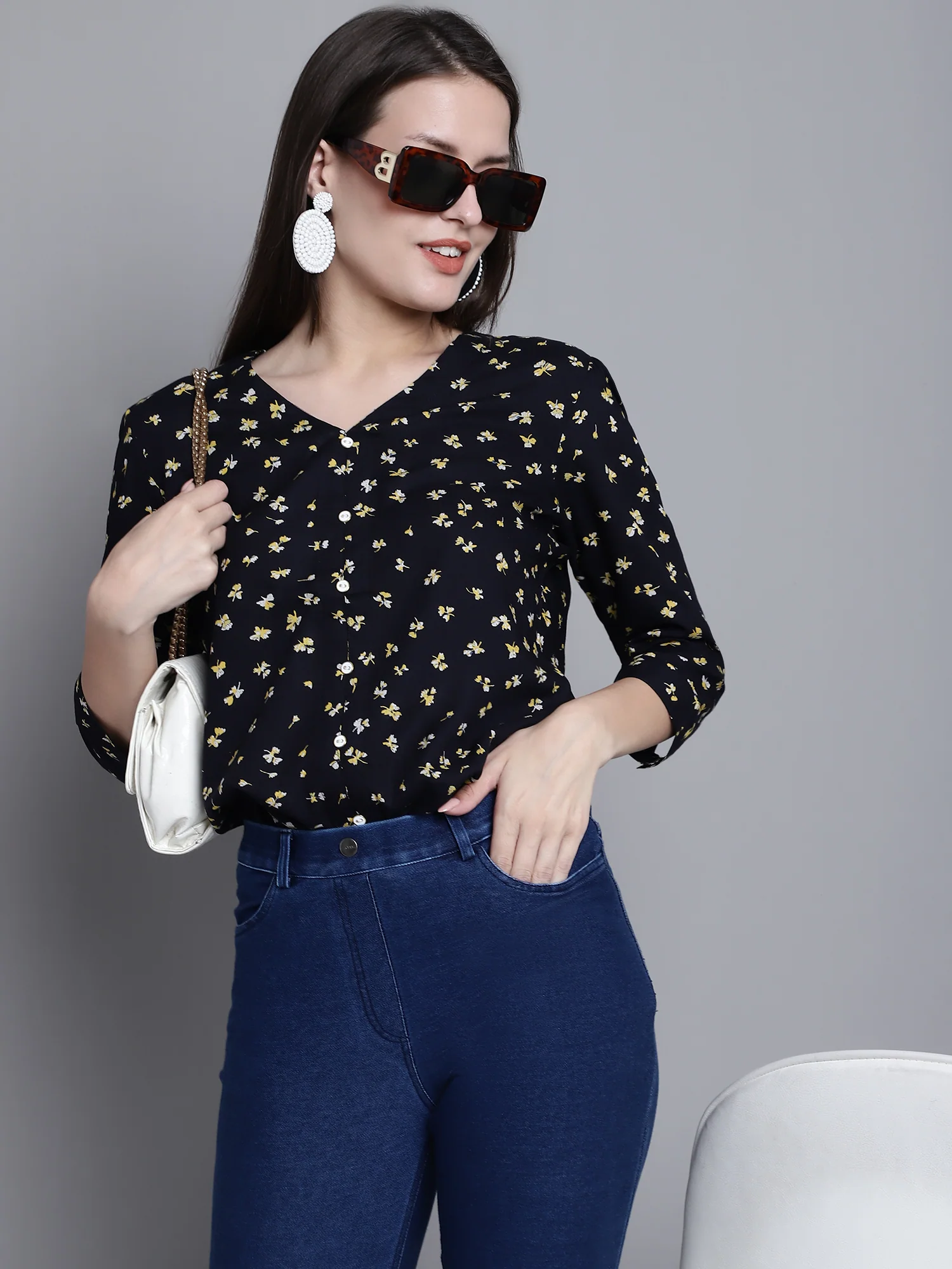 Women's Casual  Navy Blue Floral Print V neck Top - Image 6