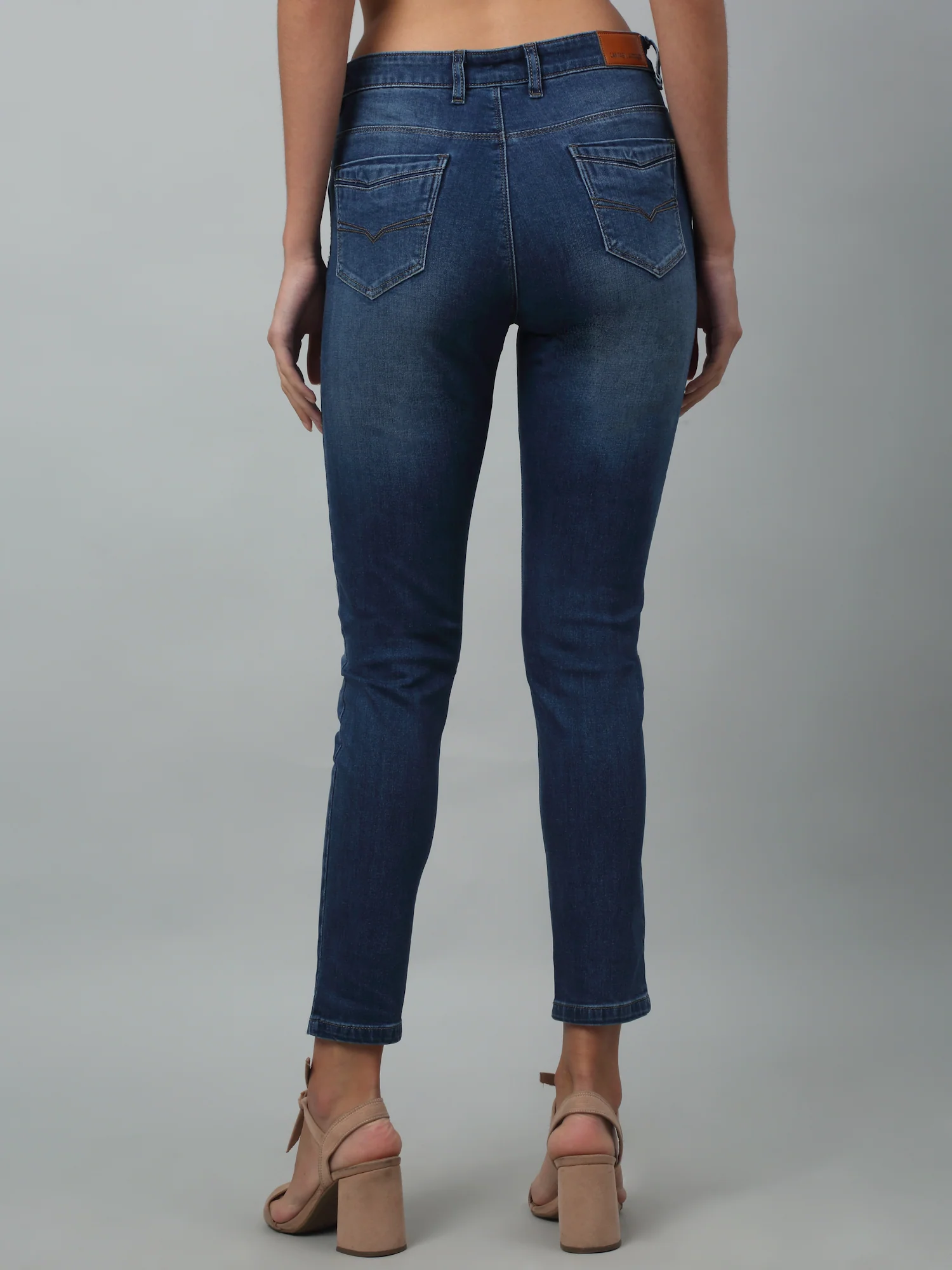 Women's Casual Skinny Fit Dark Mercerised Blue Light Fade Mid rise Jeans - Image 4