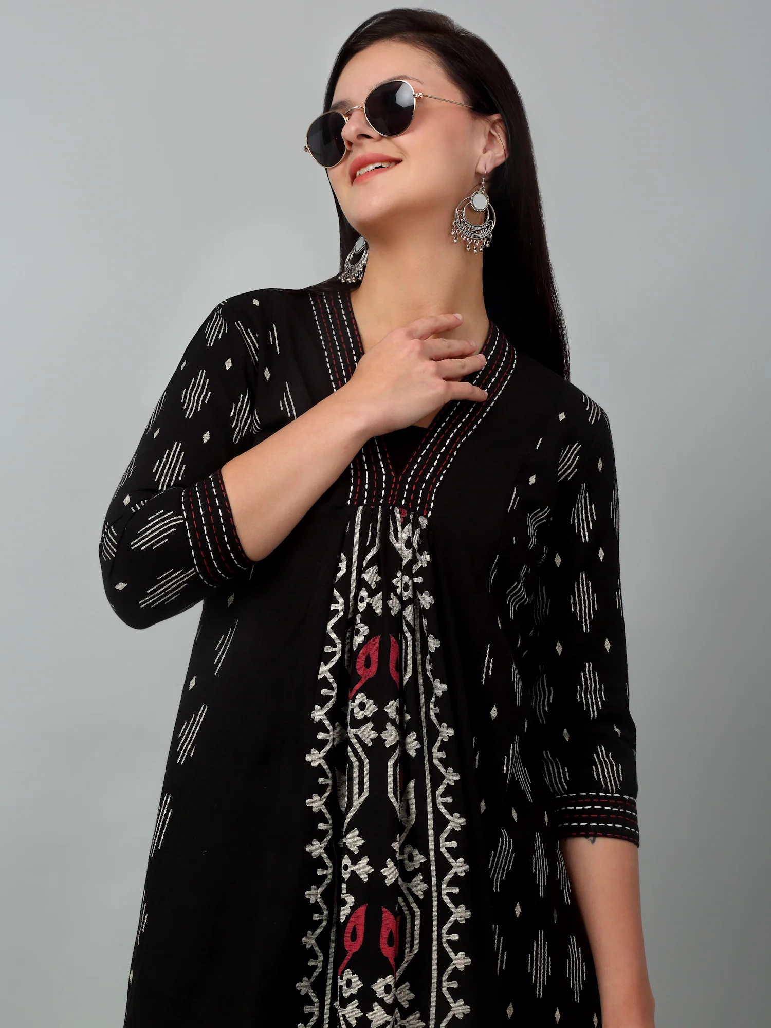 Women's Casual V Neck Black All over Printed Knee Length Kurti - Image 6