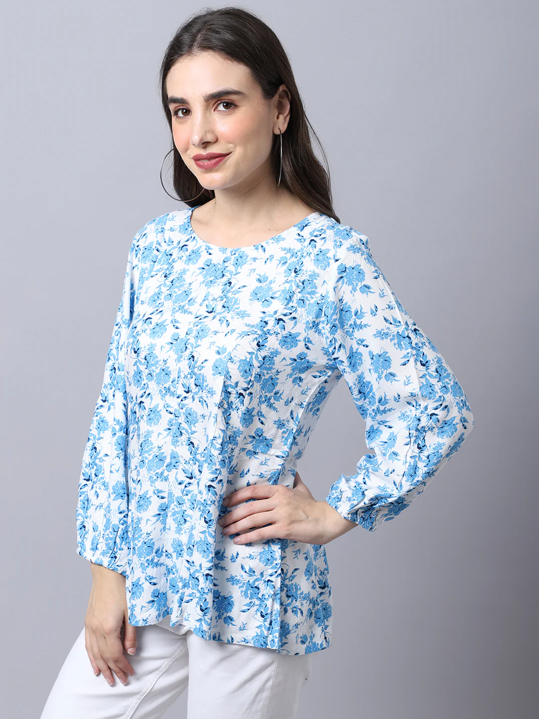 Women's Casual  Blue Floral Print Round neck Top - Image 3