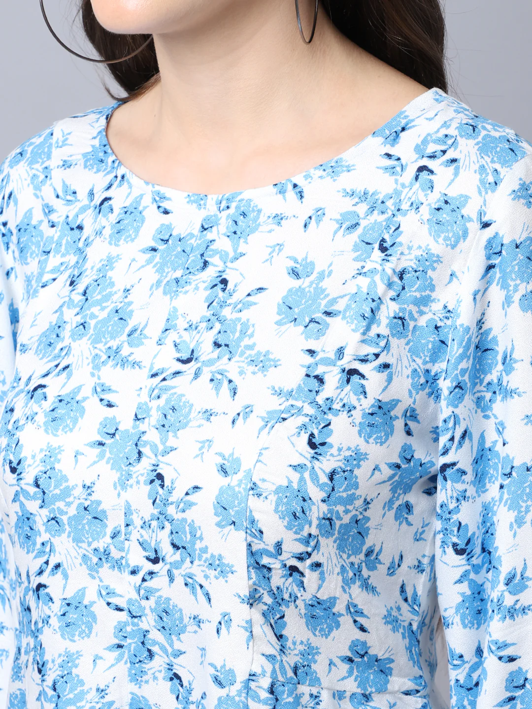 Women's Casual  Blue Floral Print Round neck Top - Image 6