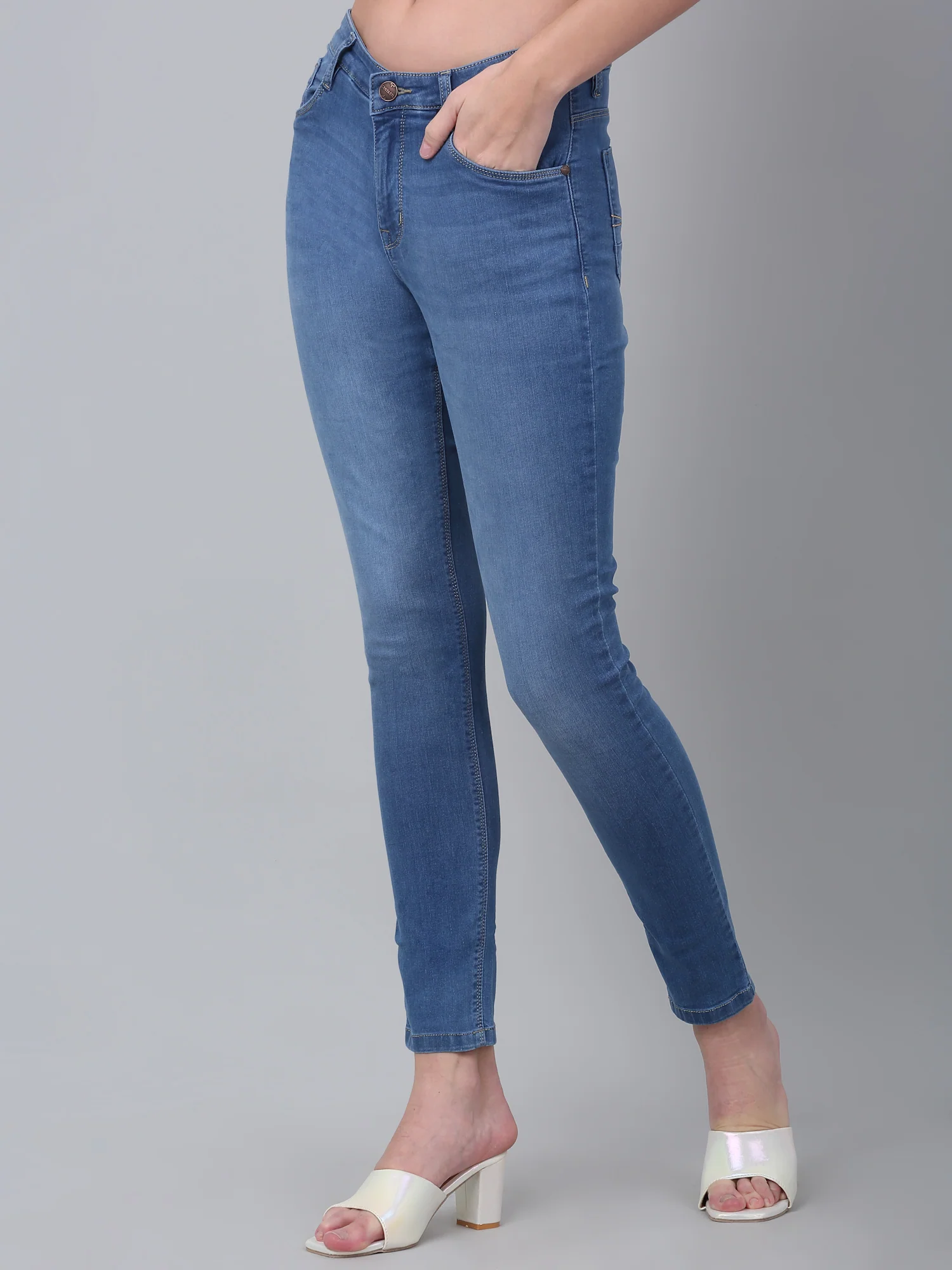 Women's Casual Skinny Fit Light mercerised Blue Heavy Fade Mid rise Jeans - Image 3