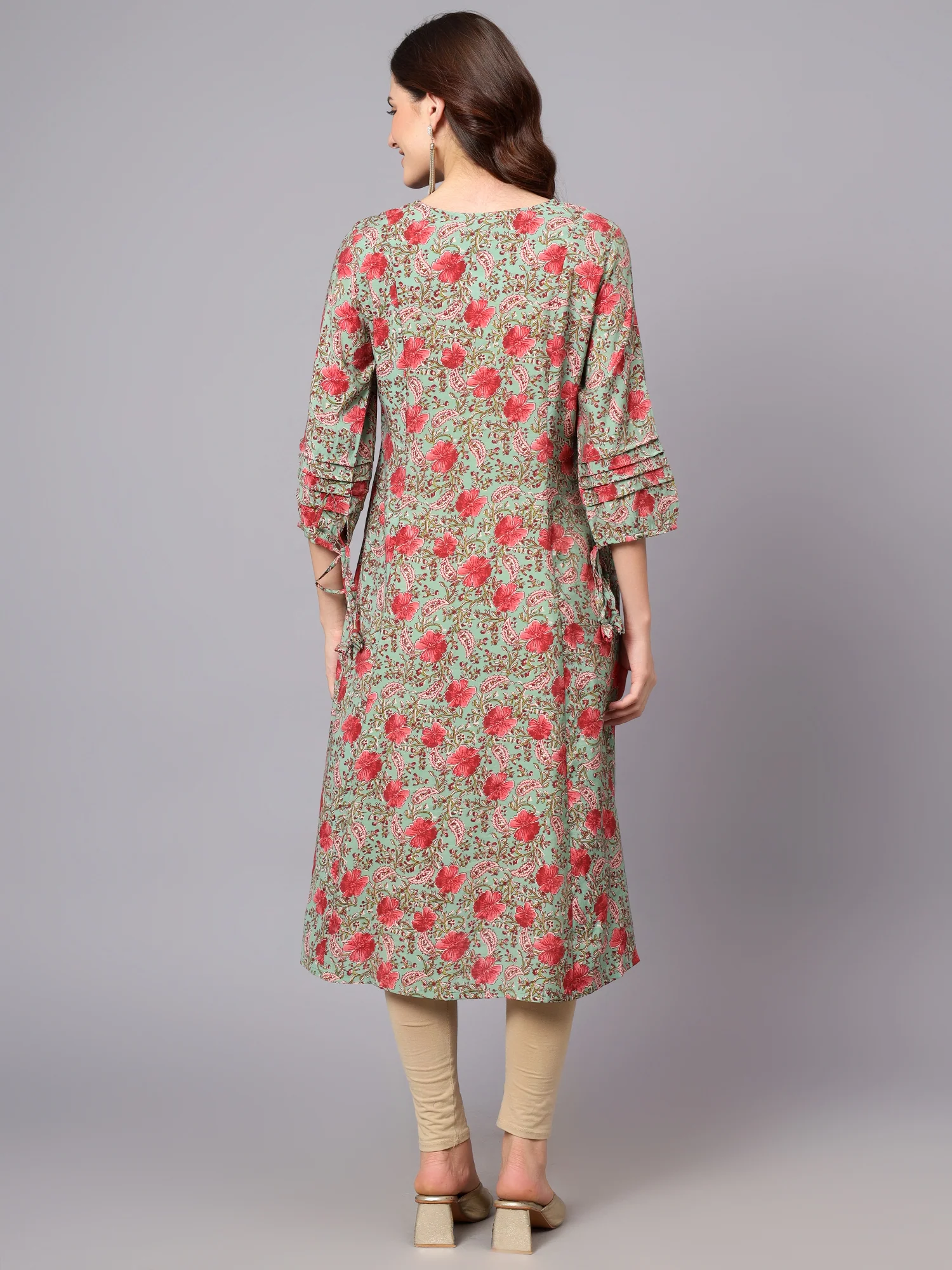 Women's Green Floral Printed 3/4th Sleeves Kurti - Image 2