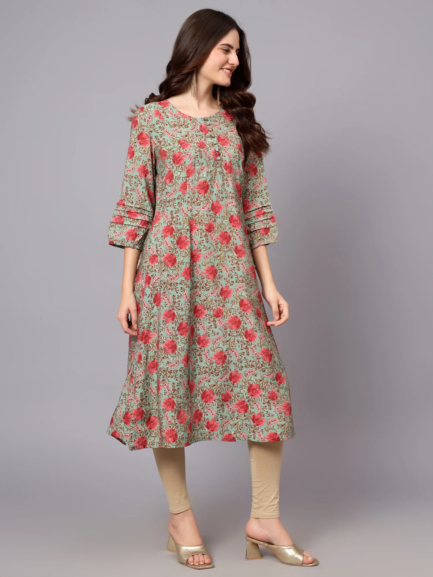 Women's Green Floral Printed 3/4th Sleeves Kurti - Image 4