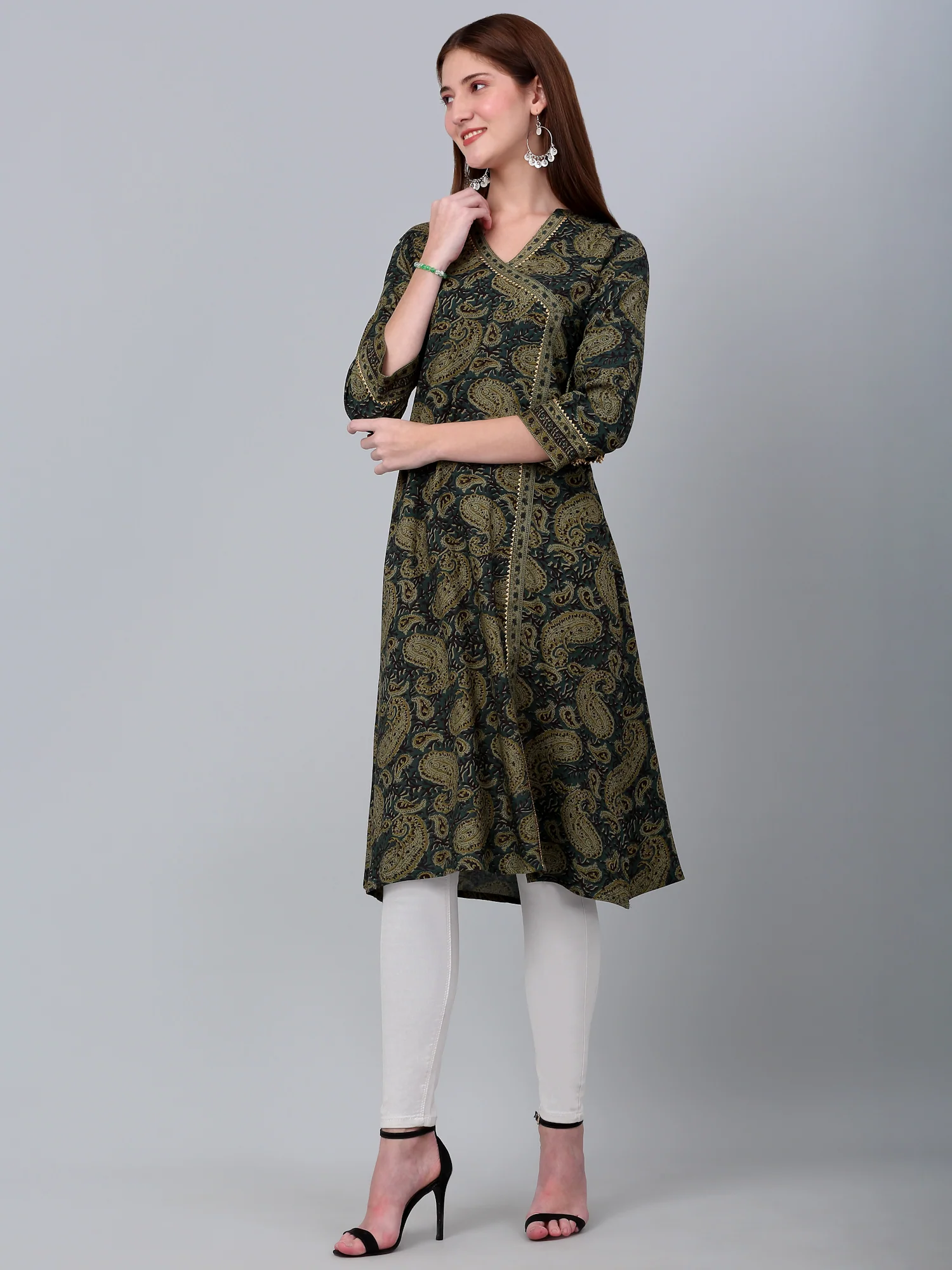 Women's Green Paisley Printed Three Quarter Sleeves Kurti - Image 4