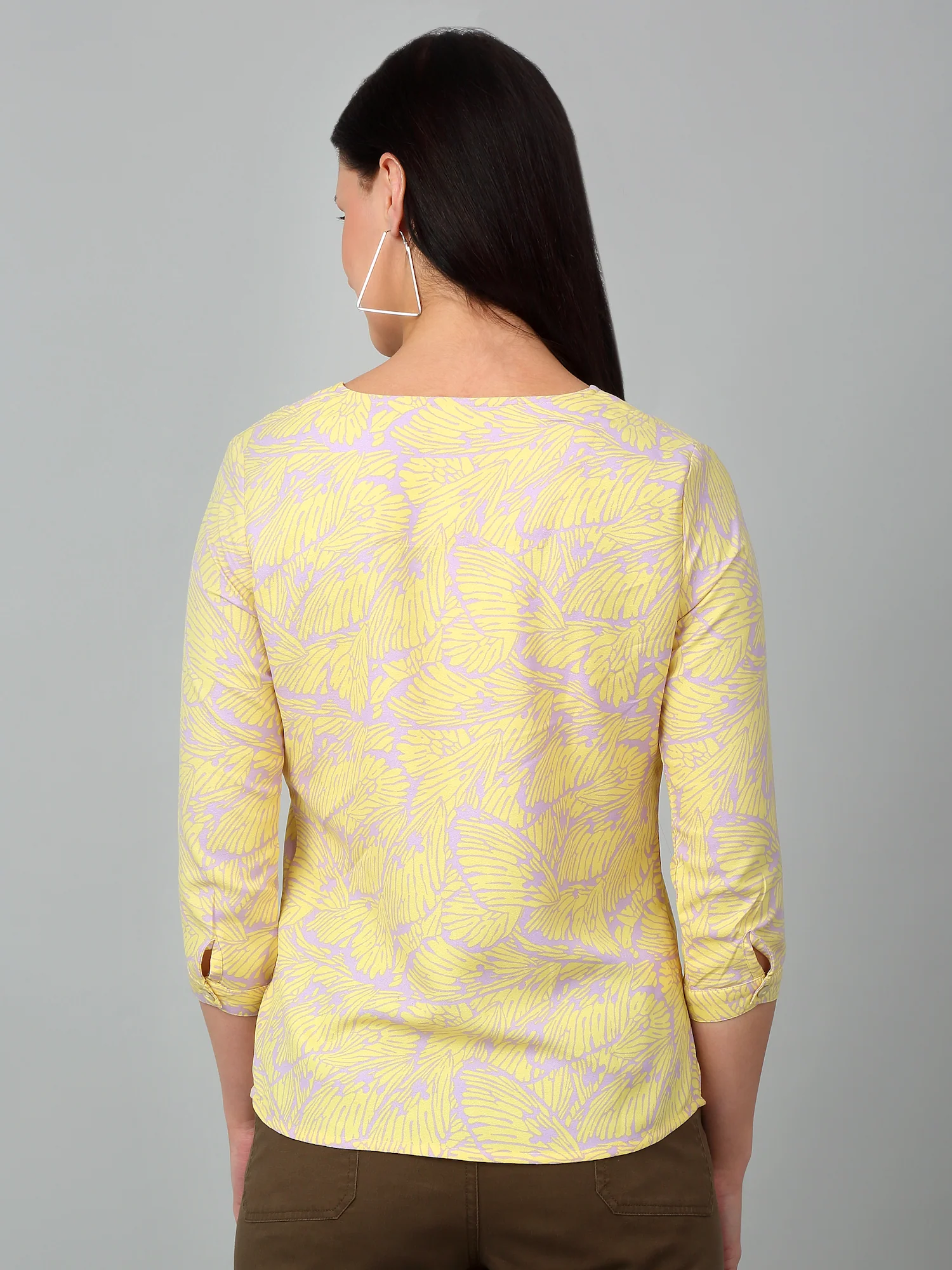 Women's Casual  Yellow Abstract Print V neck Top - Image 2