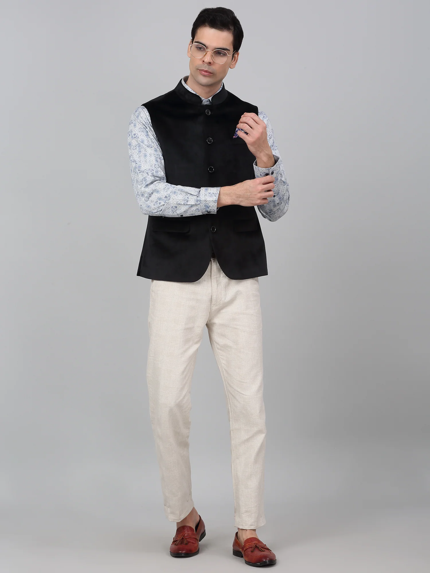 Men Black Solid Partywear Band Collar Sleeveless Waist Coat - Image 2