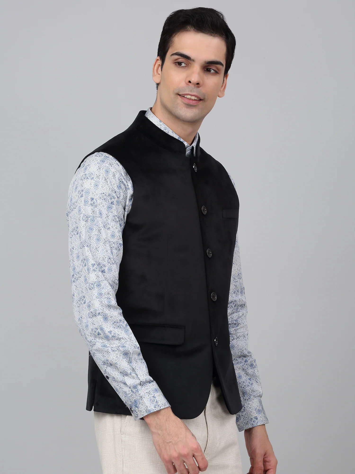 Men Black Solid Partywear Band Collar Sleeveless Waist Coat - Image 4