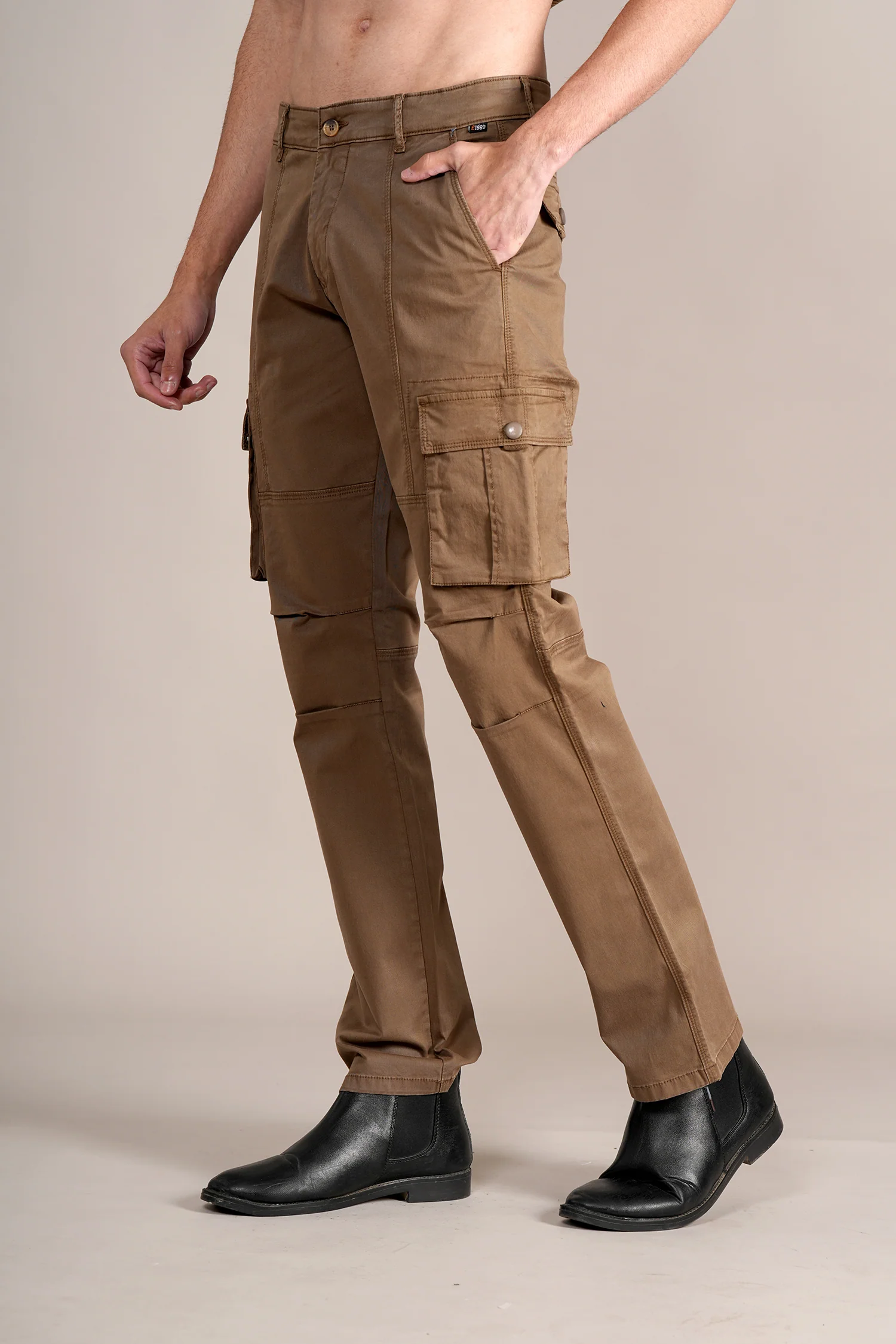 Men Brown Solid Casual Cargo Pant - Image 3