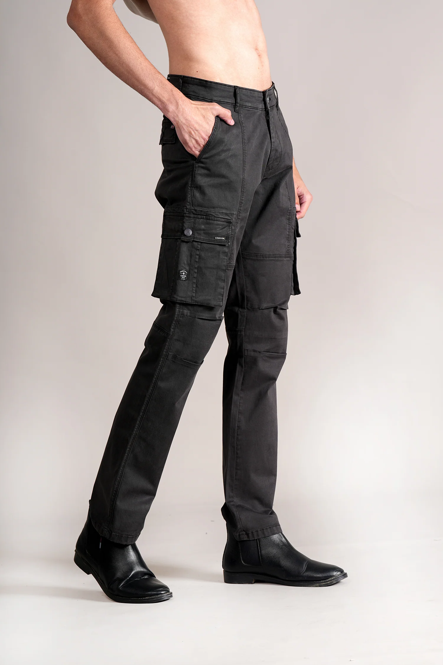 Men Dark Grey Solid Casual Cargo Pant - Image 4