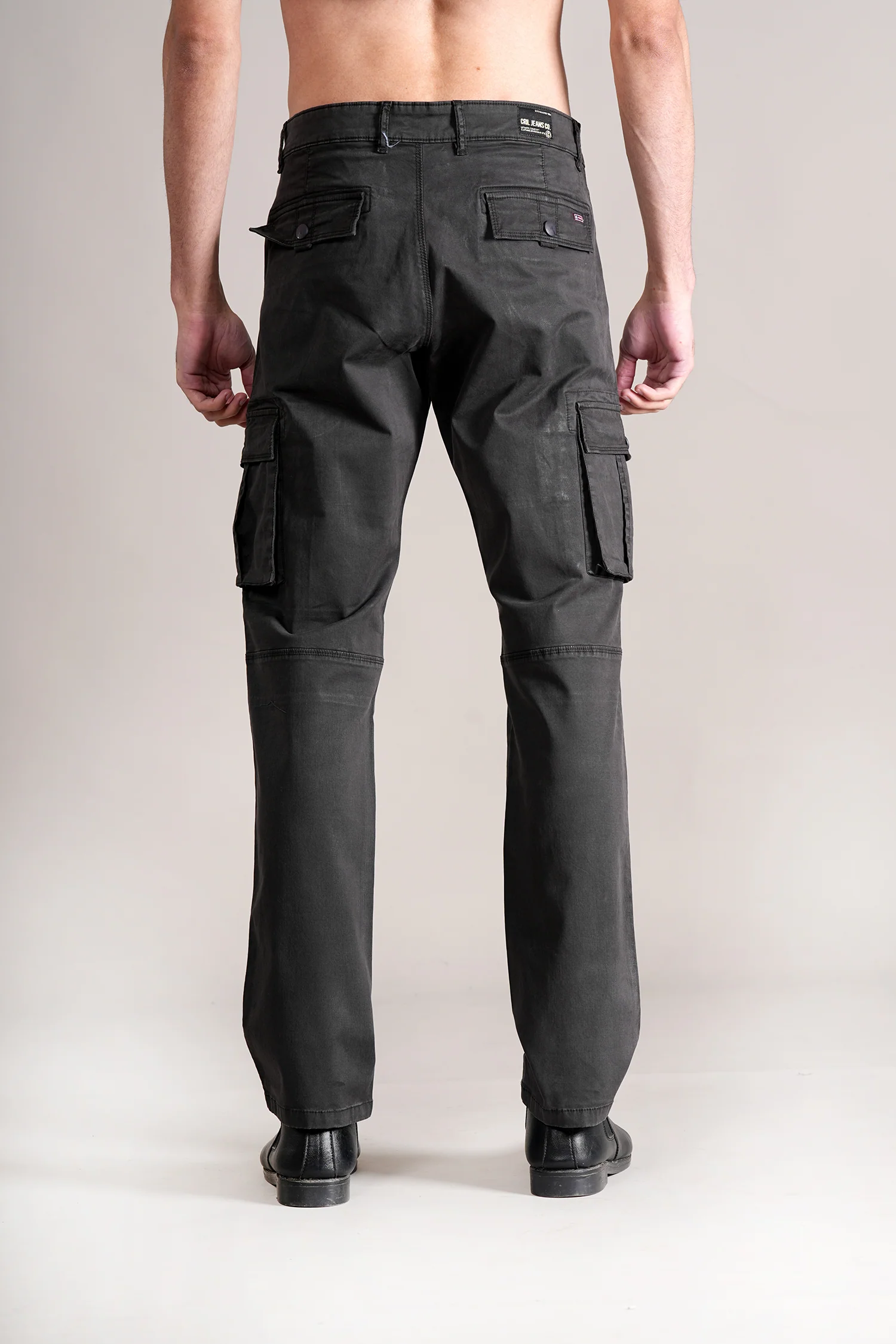 Men Dark Grey Solid Casual Cargo Pant - Image 5