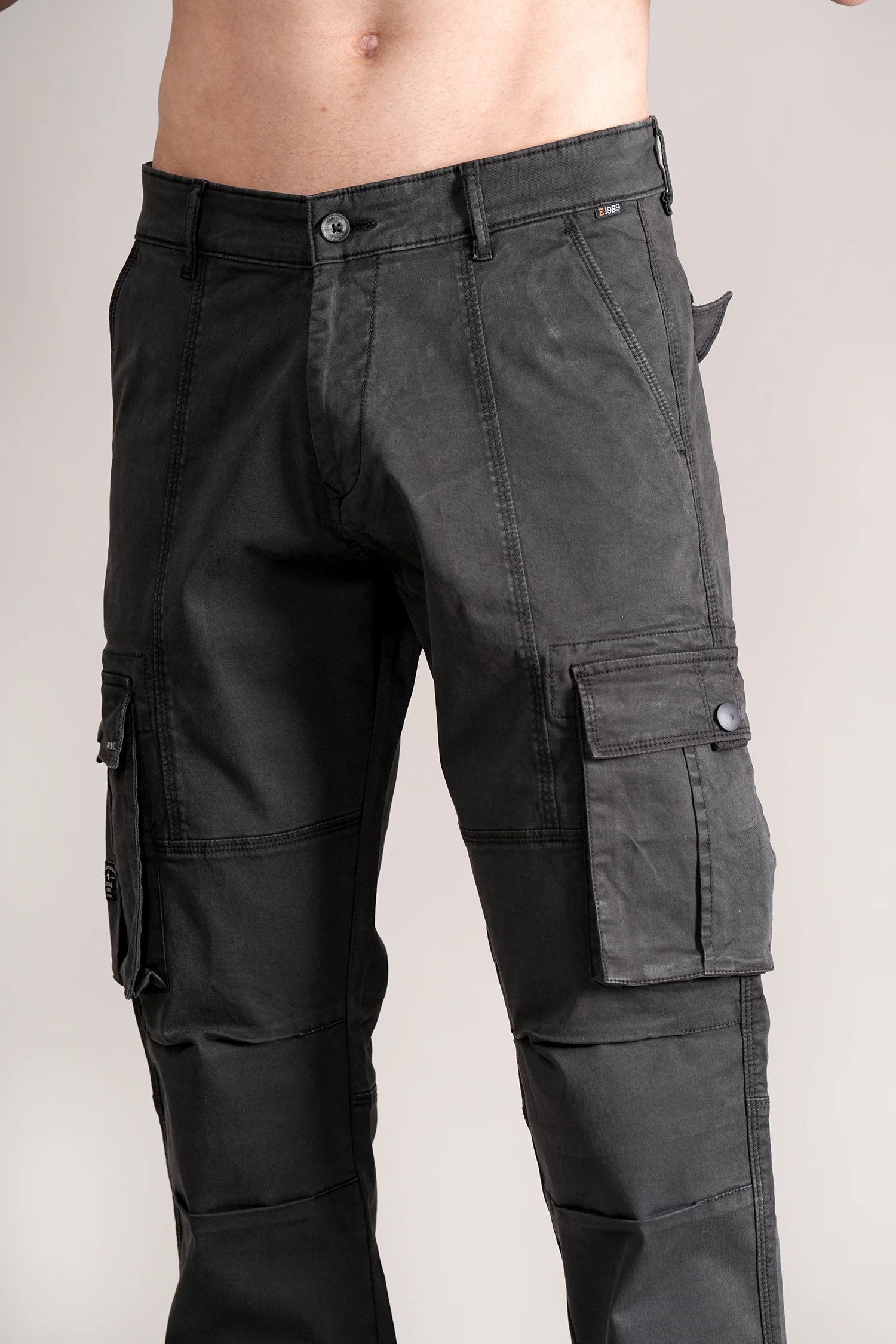 Men Dark Grey Solid Casual Cargo Pant - Image 6