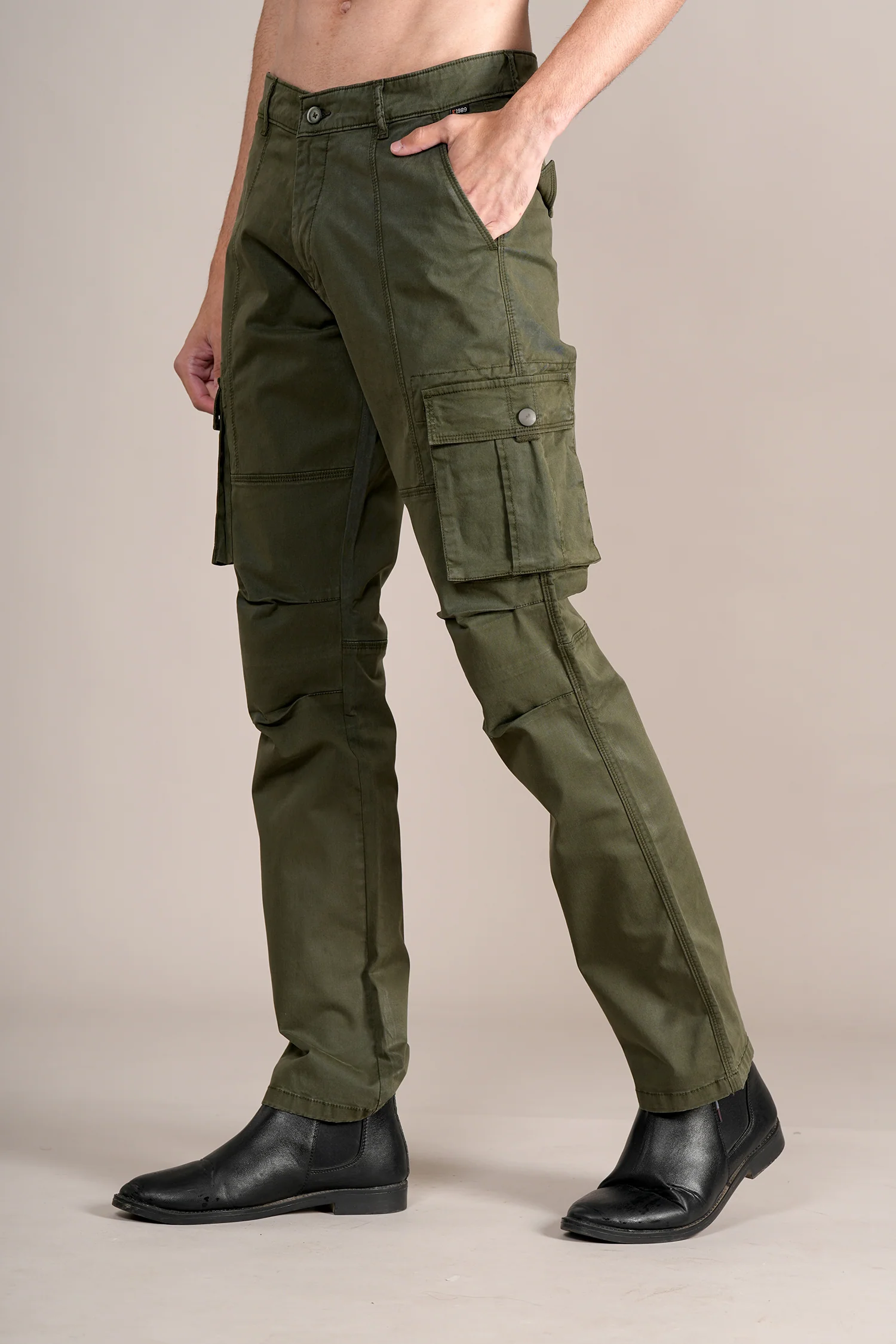 Men Olive Solid Casual Cargo Pant - Image 3