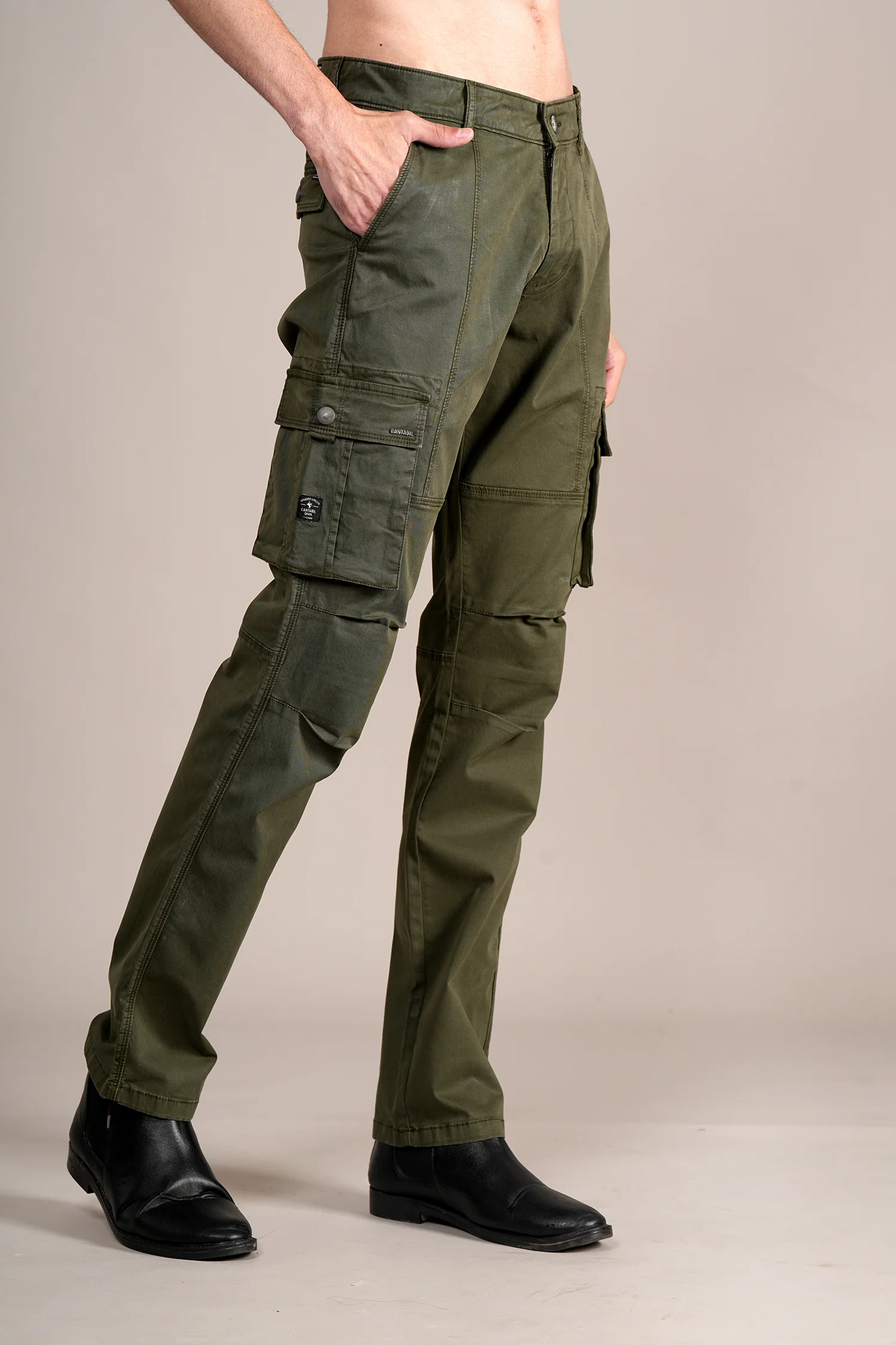 Men Olive Solid Casual Cargo Pant - Image 4